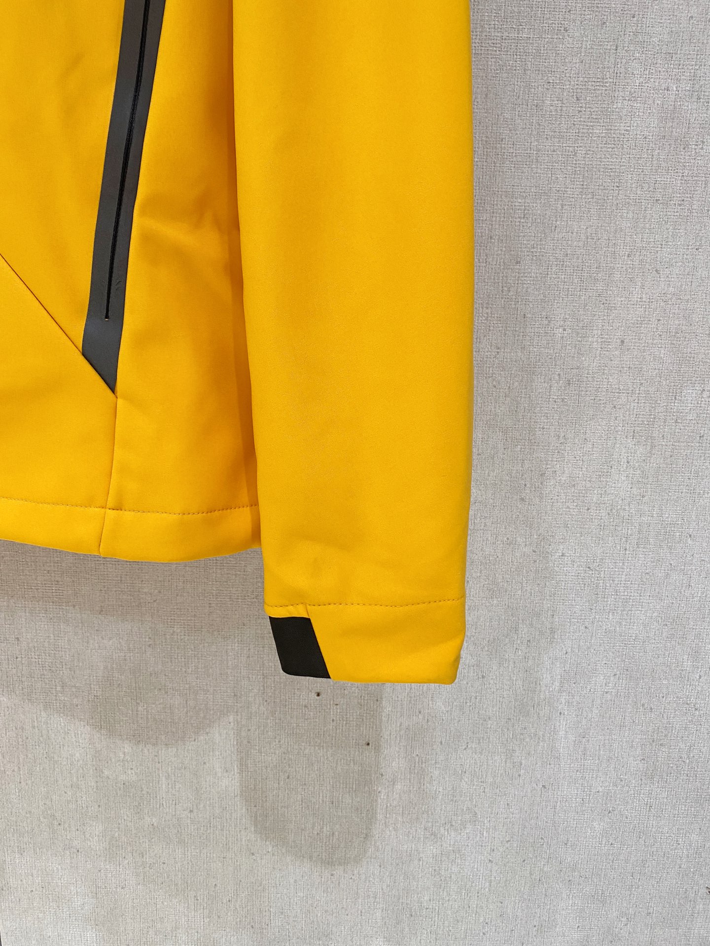 迪桑特官网在售〉顶级品质2025新款 DESCENTE/迪桑特 高山户外防风防水服 冲锋衣系列 】 顶级