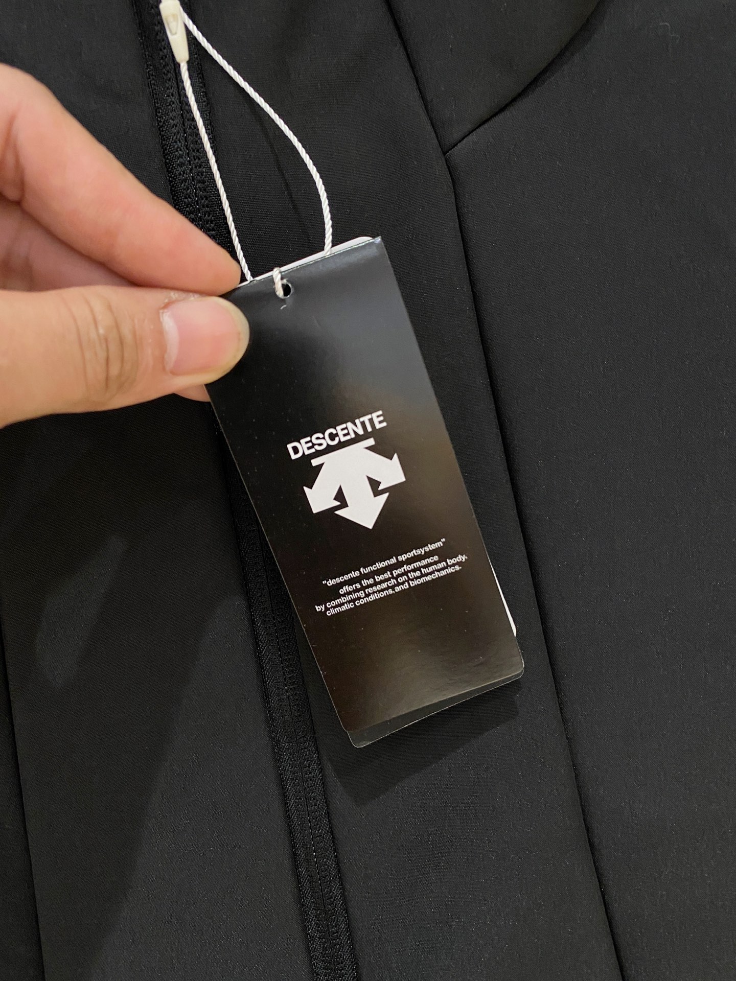 迪桑特官网在售〉顶级品质2025新款 DESCENTE/迪桑特 高山户外防风防水服 冲锋衣系列 】 顶级