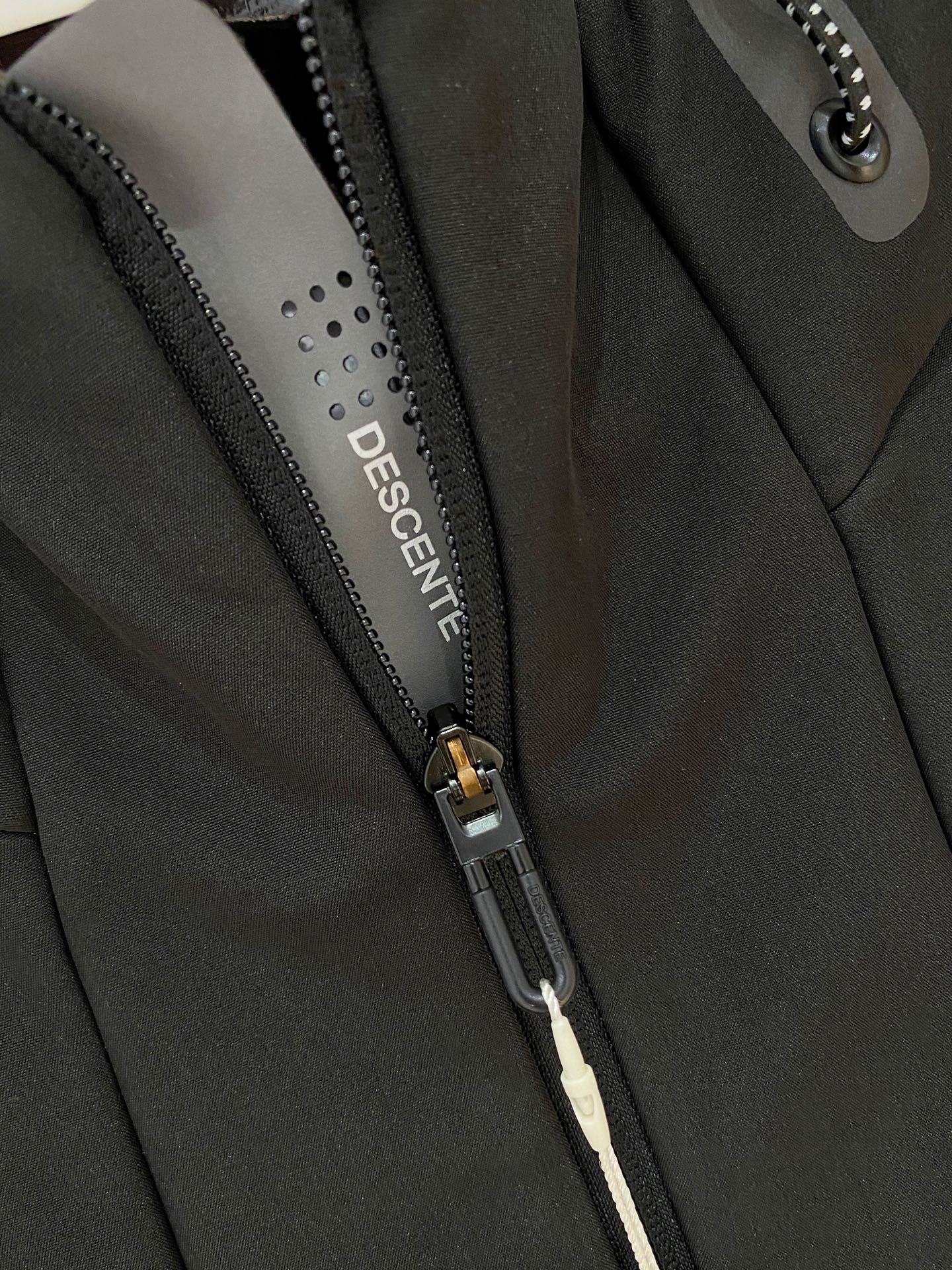 迪桑特官网在售〉顶级品质2025新款 DESCENTE/迪桑特 高山户外防风防水服 冲锋衣系列 】 顶级