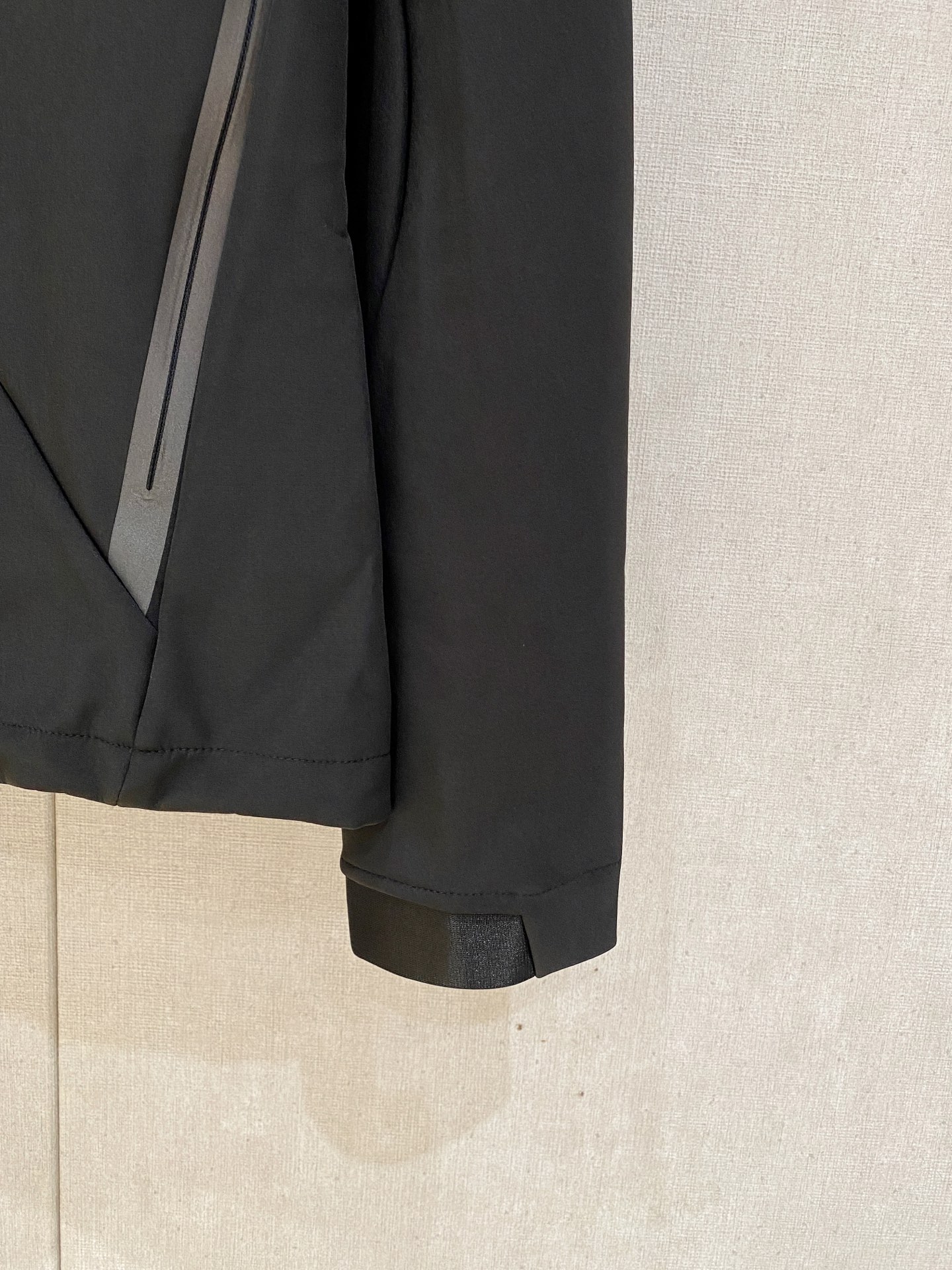 迪桑特官网在售〉顶级品质2025新款 DESCENTE/迪桑特 高山户外防风防水服 冲锋衣系列 】 顶级