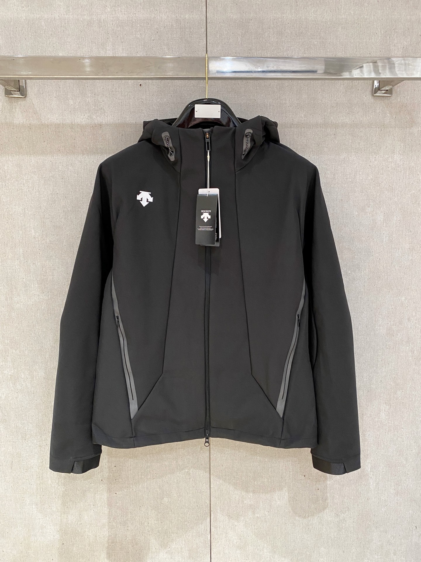 迪桑特官网在售〉顶级品质2025新款 DESCENTE/迪桑特 高山户外防风防水服 冲锋衣系列 】 顶级