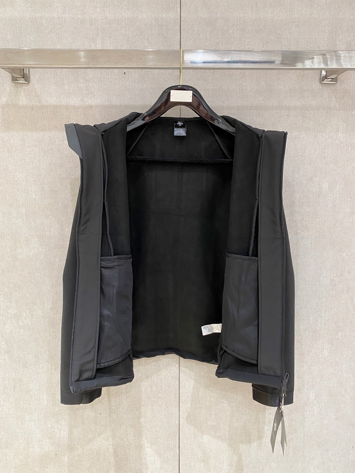 迪桑特官网在售〉顶级品质2025新款 DESCENTE/迪桑特 高山户外防风防水服 冲锋衣系列 】 顶级