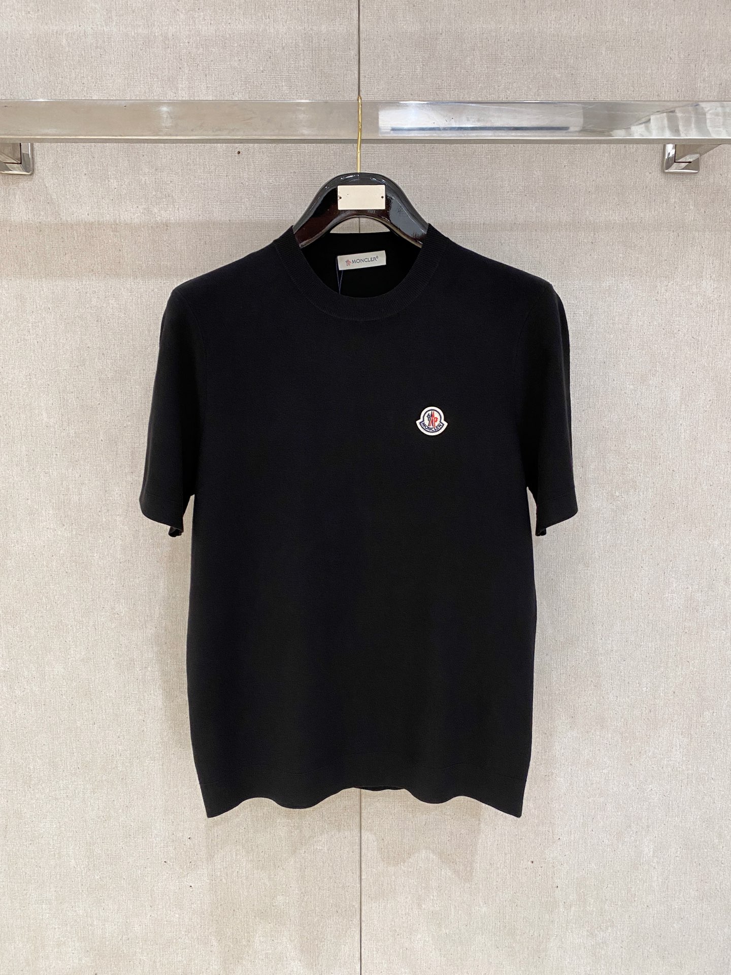 NO:524592,Moncler masked 2025 autumn and winter new men's knitted wool short-sleeved brand latest design elements Size: M-4XL, Moncler, T-shirt, alexander wang19860909Moncler 蒙口 2025秋冬新款男士针织羊毛短袖品牌最新设计元素 尺码:M-4XL,,Moncler,T-shirt,alexander wang,Men's clothing