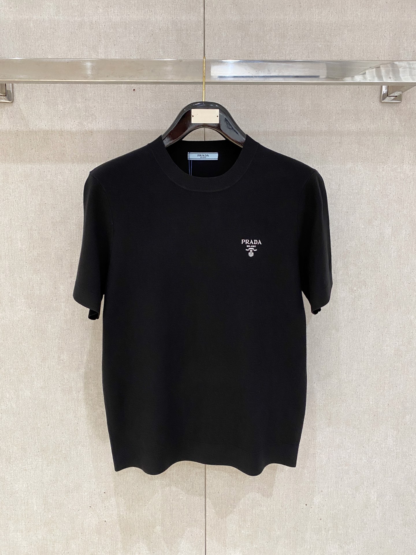 NO:524586,Prada 2025 autumn and winter new men's knitted wool short-sleeved brand latest design elements Size: M-4XL, prada, prada, T-shirt, alexander wang19860909Prada 普拉达 2025秋冬新款男士针织羊毛短袖品牌最新设计元素 尺码:M-4XL,,prada,prada,T-shirt,alexander wang,Men's clothing