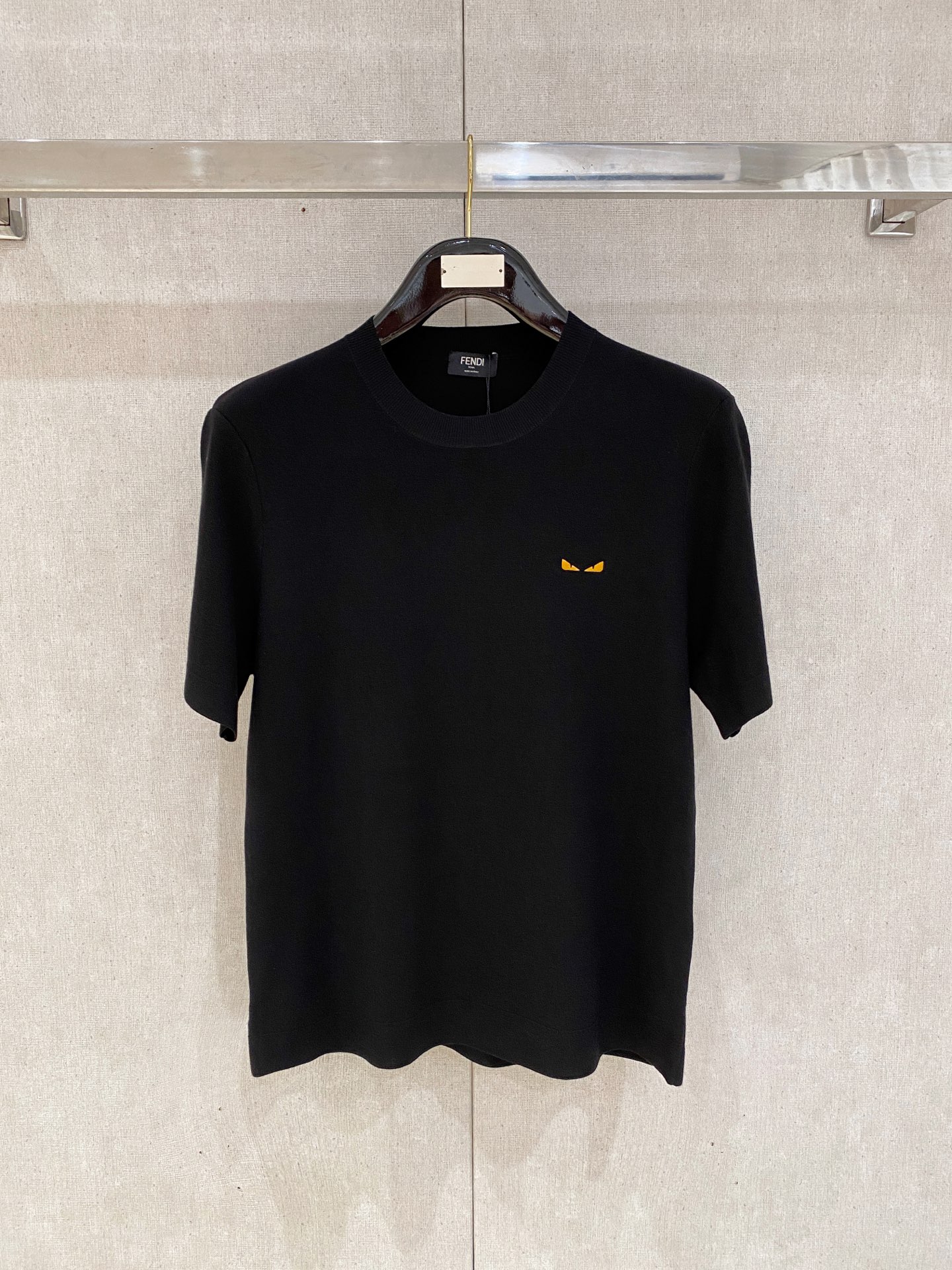 NO:524583,Fendi 2025 autumn and winter new men's knitted wool short-sleeved brand latest design elements Size: M-4XL, fendi, fendi, T-shirt, alexander wang19860909Fendi 芬迪 2025秋冬新款男士针织羊毛短袖品牌最新设计元素 尺码:M-4XL,,fendi,fendi,T-shirt,alexander wang,Men's clothing