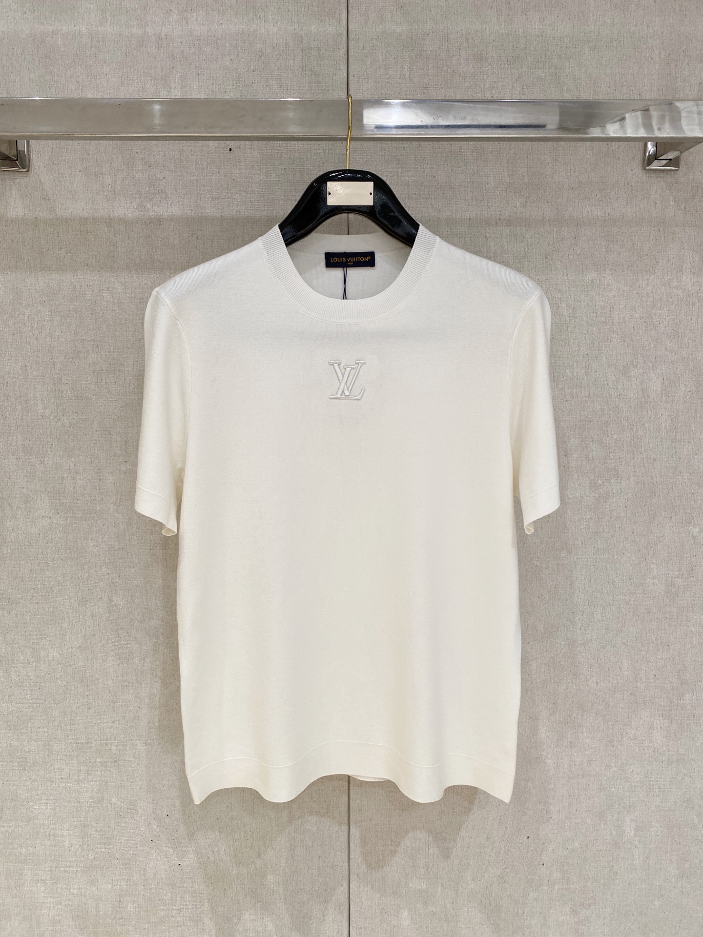 NO:524594,LV Louis Vuitton 2025 autumn and winter new knitted wool short sleeve Size: M-4XL, louis vuitton,louis vuitton,T-shirt,alexander wang19860909LV 路易威登 2025秋冬新款针织羊毛短袖 尺码:M-4XL,,louis vuitton,louis vuitton,T-shirt,alexander wang,Men's clothing