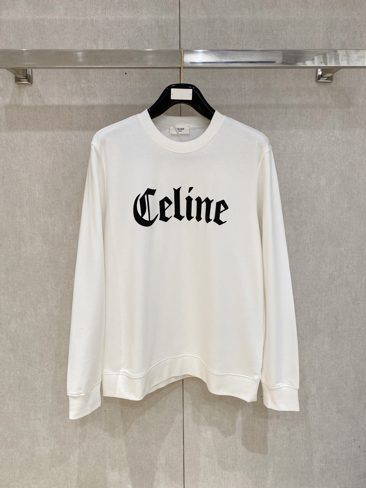 NO:566730,Celine FW new autumn and winter basic casual pullover sweatshirt, a must-have style for high-end temperament types, a piece with great accent and charm!  The details are exquisite, the appearance is first-class, and the fashionable loose cut can be perfectly worn by both men and women. It is excellent whether worn inside or alone. It is a sweatshirt that can easily highlight your temperament and taste!  Same style for men and women, sizes M-XXL,,celine,celine,hoodie,sweatshirts,alexander wang19860909Celine 赛琳 FW秋冬新品 基础款休闲套头卫衣,高端气质型必入的极品款式,一款极具腔调感与魅力的单品！ 细节精致考究,品相一流,时尚宽松型剪裁,男女皆可完美驾驭,无论内搭还是单穿都非常出色,上身极易凸显气质和品位的一款卫衣！ 男女同款 尺码M-XXL,,celine,celine,hoodie,sweatshirts,alexander wang,Men's clothing