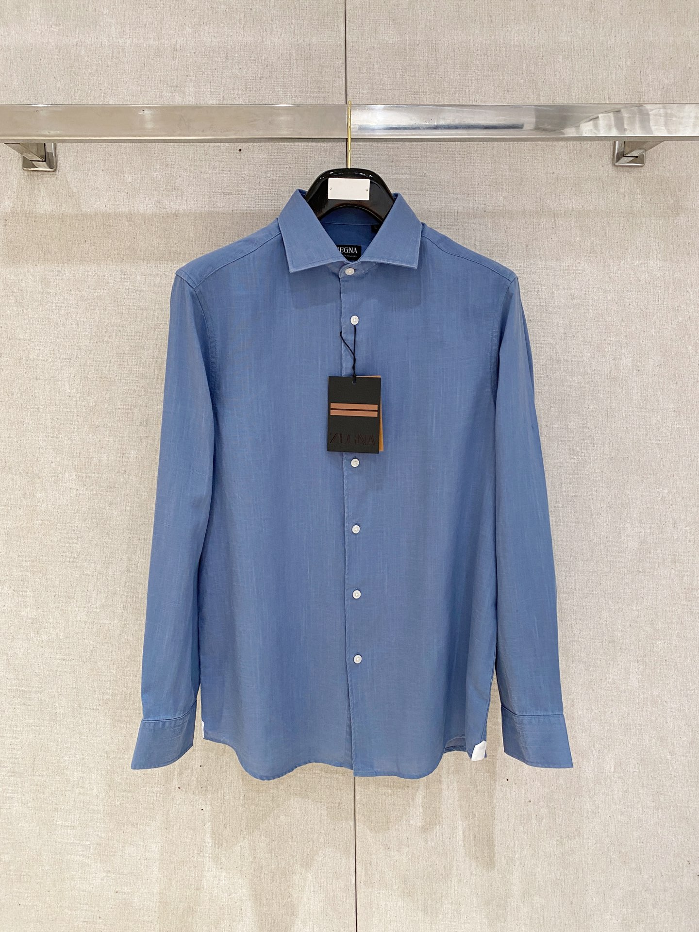 NO:606439,Top quality>(linen series) is on sale simultaneously on the official website of the counter! The accessories are all original and custom-made, genuine orders from trading companies. Advanced custom-made imported fabrics, extracted from natural plant fibers, are lighter and thinner than ordinary cotton fabrics, soft to the touch and comfortable to wear. It is not easy to irritate the skin at all. The fabric has good hygroscopicity and breathability. Size: 48-56, alexander wang19860909顶级品质>(亚麻系列)专柜官网同步发售！辅料全部原版定制出品,贸易公司真品订单.高级定制进口面料,以天然植物纖維提炼出来,比一般棉织物轻薄 手感柔软,穿着舒适 完全不易有刺激皮肤 面料吸湿性、透气性良好 尺码: 48-56,,alexander wang,Men's clothing