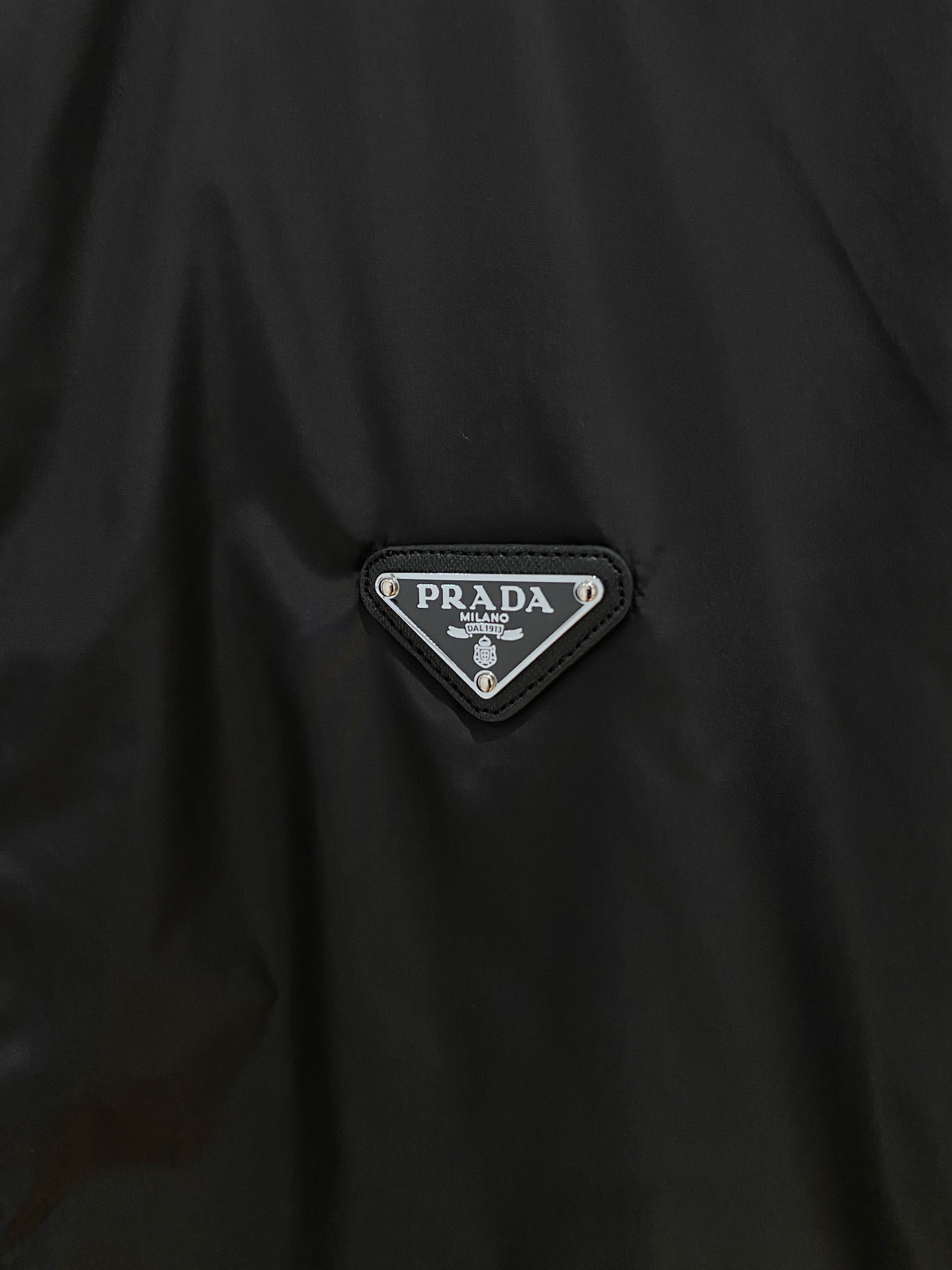 2025ss秋冬新款系列🆕P家休闲翻领夹克外套 🧥专柜同步发售 超高工艺的风衣外套 休闲时尚 进口记忆聚