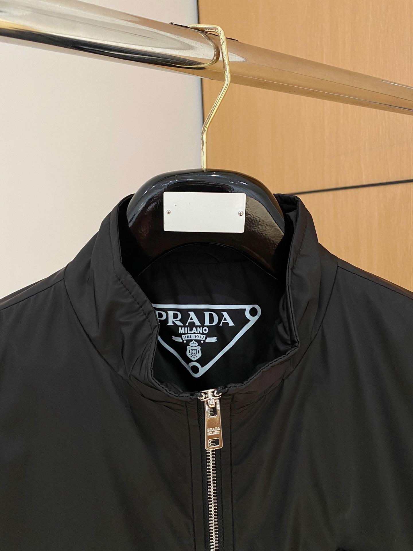 2025ss秋冬新款系列🆕P家休闲翻领夹克外套 🧥专柜同步发售 超高工艺的风衣外套 休闲时尚 进口记忆聚