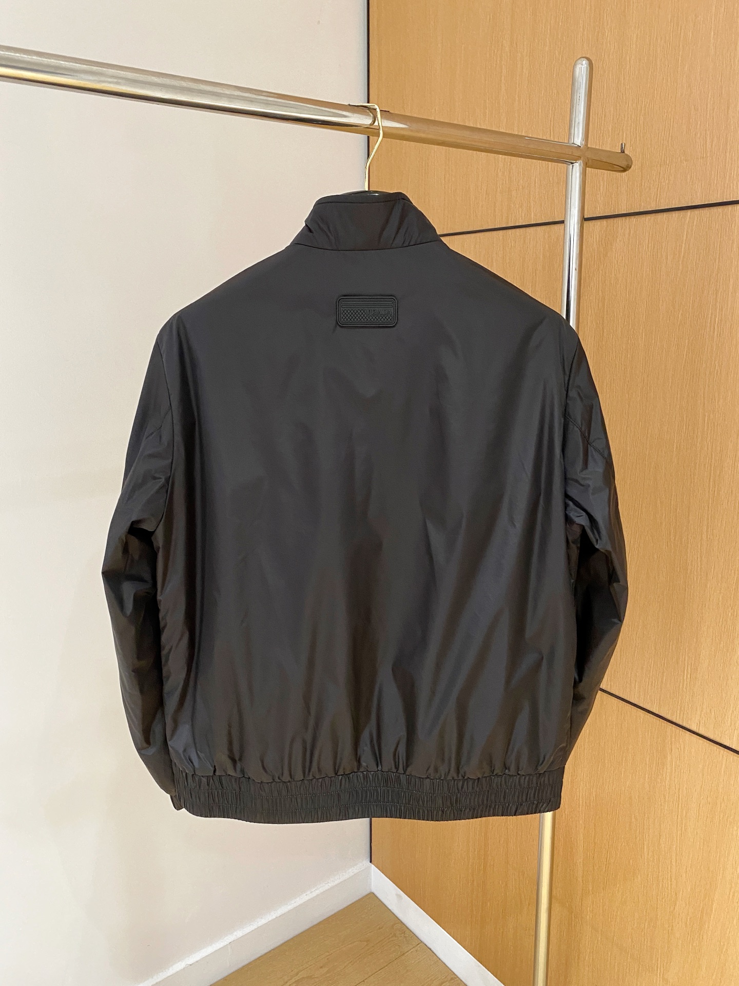 2025ss秋冬新款系列🆕P家休闲翻领夹克外套 🧥专柜同步发售 超高工艺的风衣外套 休闲时尚 进口记忆聚