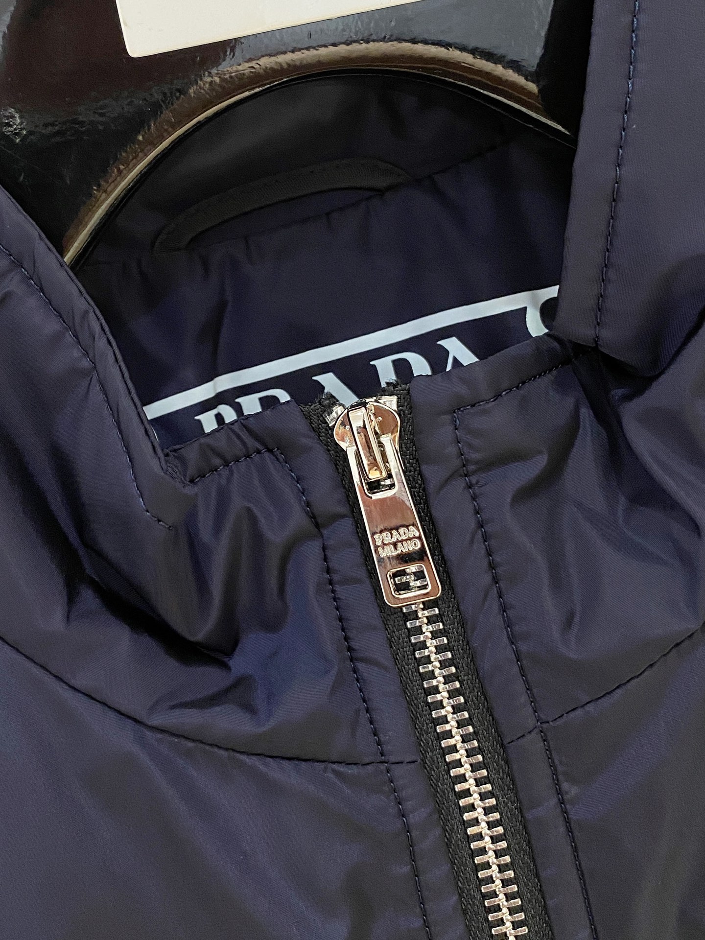 2025ss秋冬新款系列🆕P家休闲翻领夹克外套 🧥专柜同步发售 超高工艺的风衣外套 休闲时尚 进口记忆聚