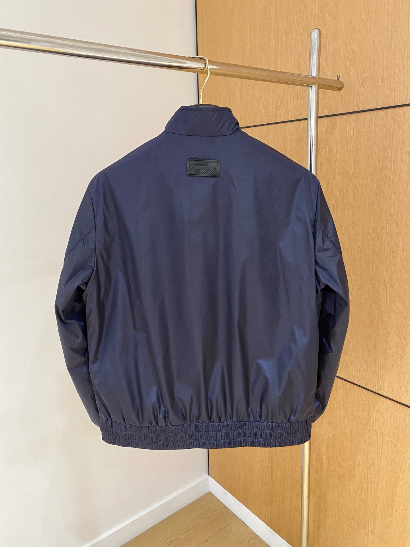 2025ss秋冬新款系列🆕P家休闲翻领夹克外套 🧥专柜同步发售 超高工艺的风衣外套 休闲时尚 进口记忆聚