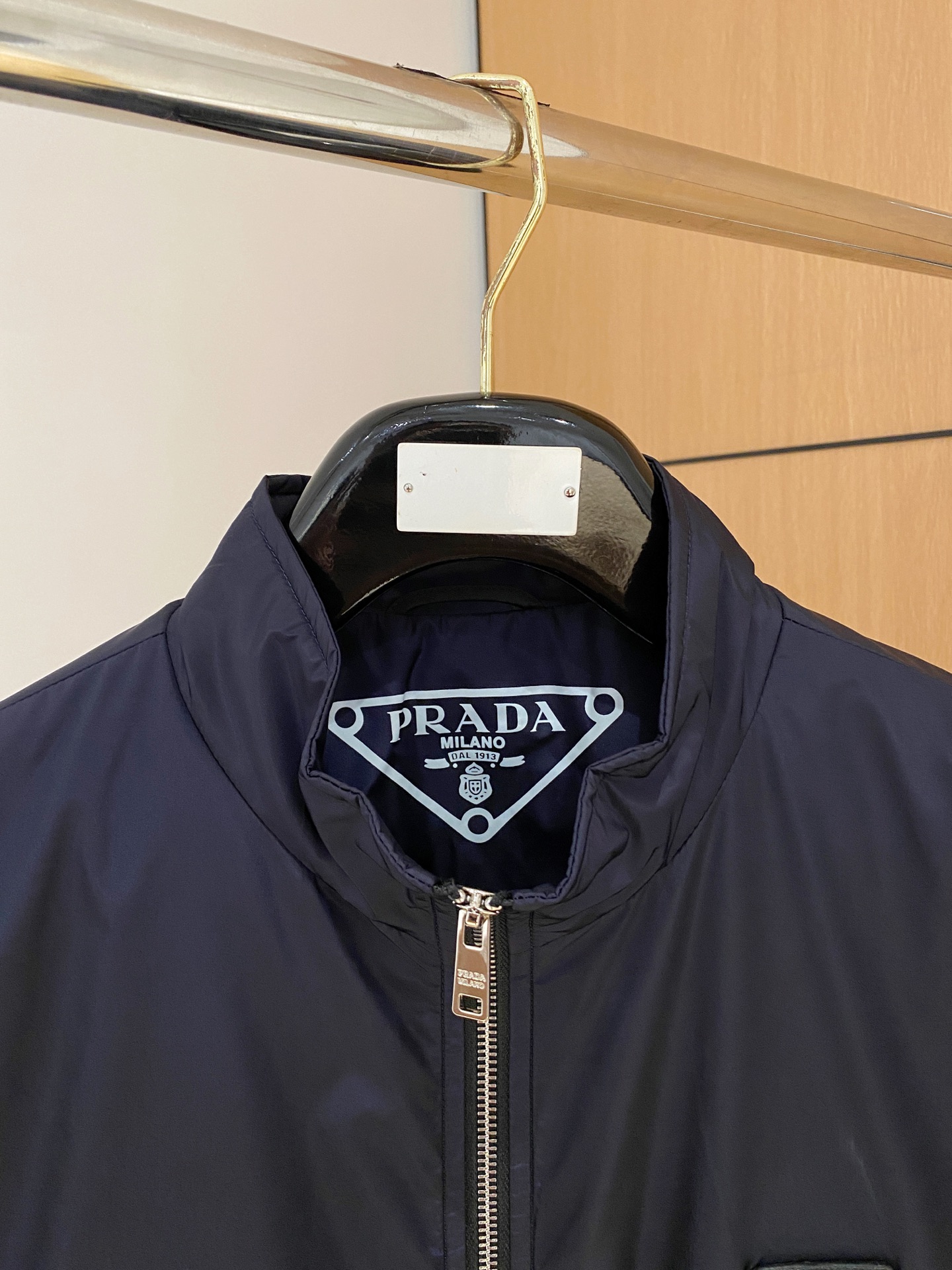 2025ss秋冬新款系列🆕P家休闲翻领夹克外套 🧥专柜同步发售 超高工艺的风衣外套 休闲时尚 进口记忆聚