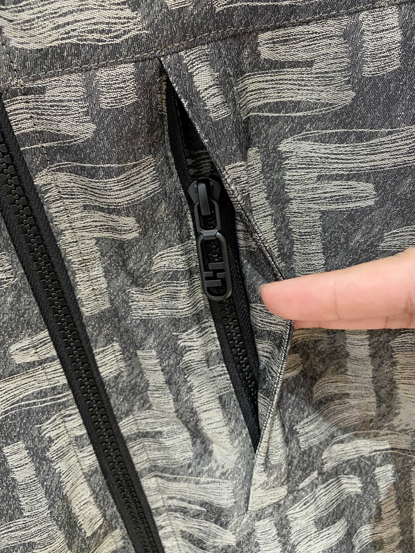 2025ss秋冬新款系列🆕F家休闲连帽夹克外套 🧥专柜同步发售 超高工艺的风衣外套 休闲时尚 精选进口高