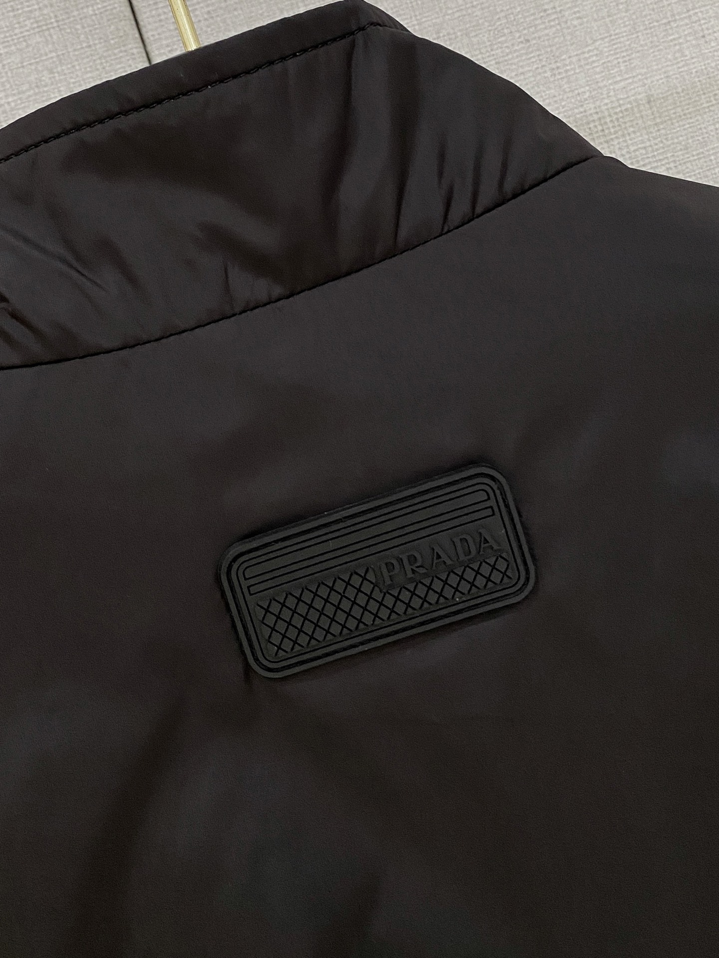 2025ss秋冬新款系列🆕P家休闲翻领夹克外套 🧥专柜同步发售 超高工艺的风衣外套 休闲时尚 进口记忆聚