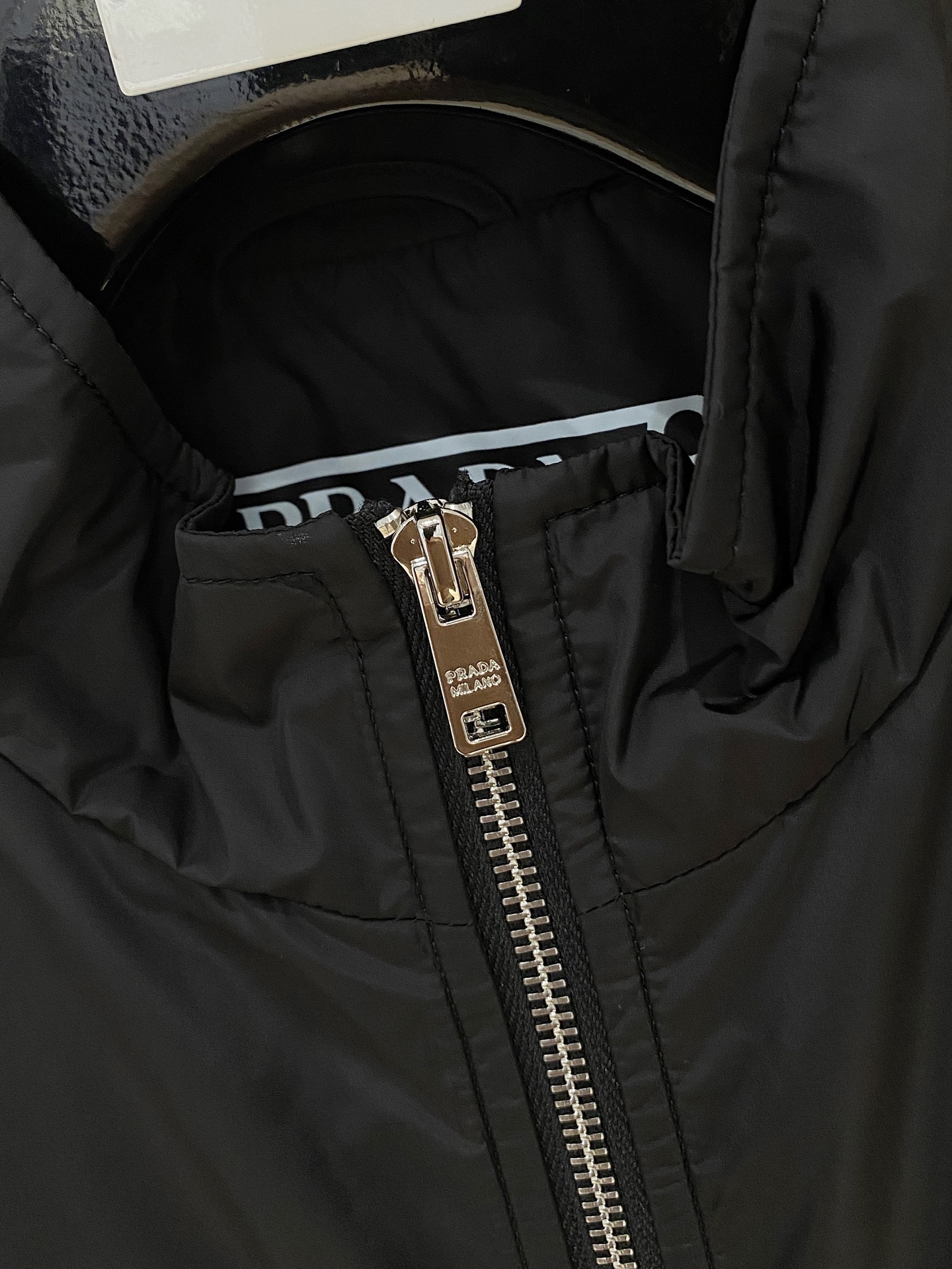 2025ss秋冬新款系列🆕P家休闲翻领夹克外套 🧥专柜同步发售 超高工艺的风衣外套 休闲时尚 进口记忆聚