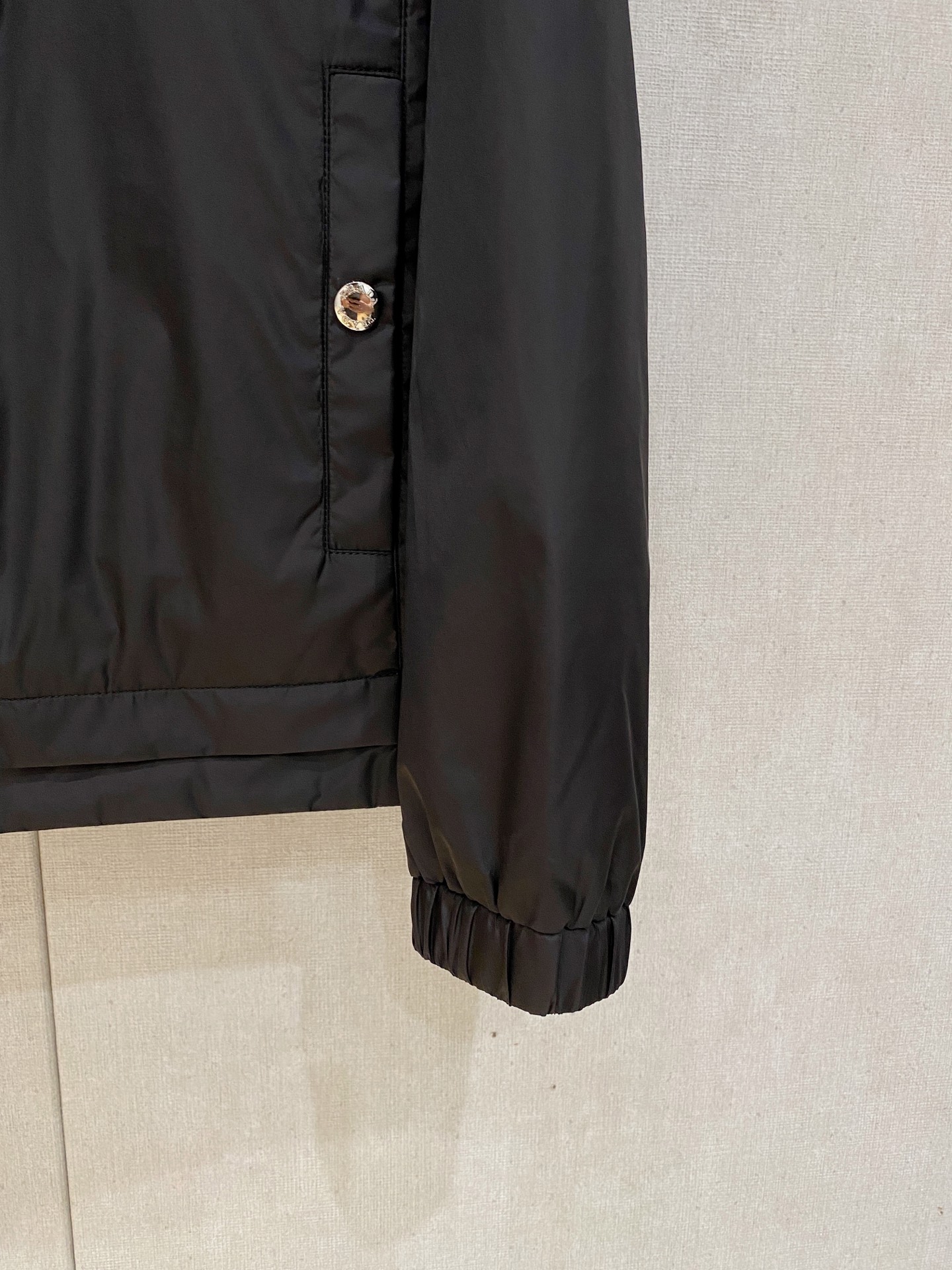 2025ss秋冬新款系列🆕P家休闲翻领夹克外套 🧥专柜同步发售 超高工艺的风衣外套 休闲时尚 进口记忆聚