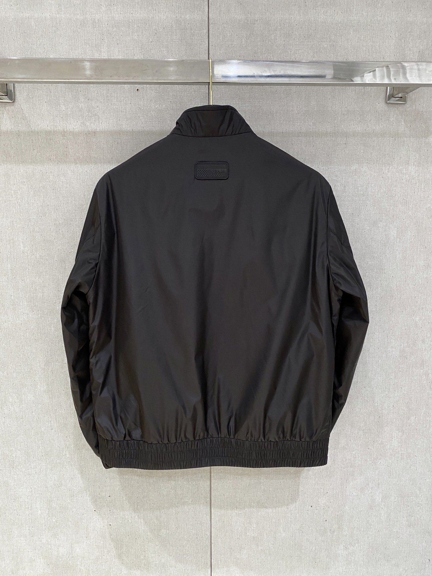 2025ss秋冬新款系列🆕P家休闲翻领夹克外套 🧥专柜同步发售 超高工艺的风衣外套 休闲时尚 进口记忆聚