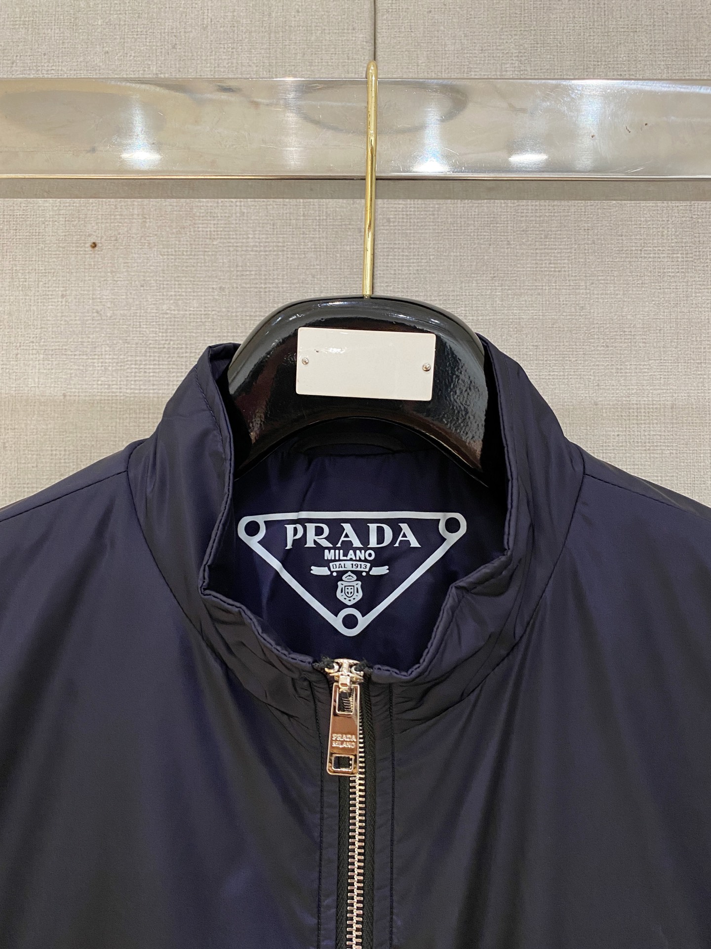 2025ss秋冬新款系列🆕P家休闲翻领夹克外套 🧥专柜同步发售 超高工艺的风衣外套 休闲时尚 进口记忆聚