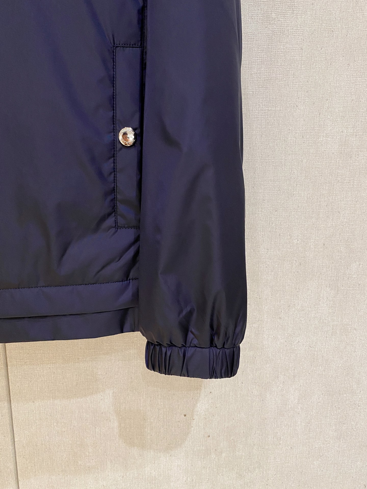 2025ss秋冬新款系列🆕P家休闲翻领夹克外套 🧥专柜同步发售 超高工艺的风衣外套 休闲时尚 进口记忆聚