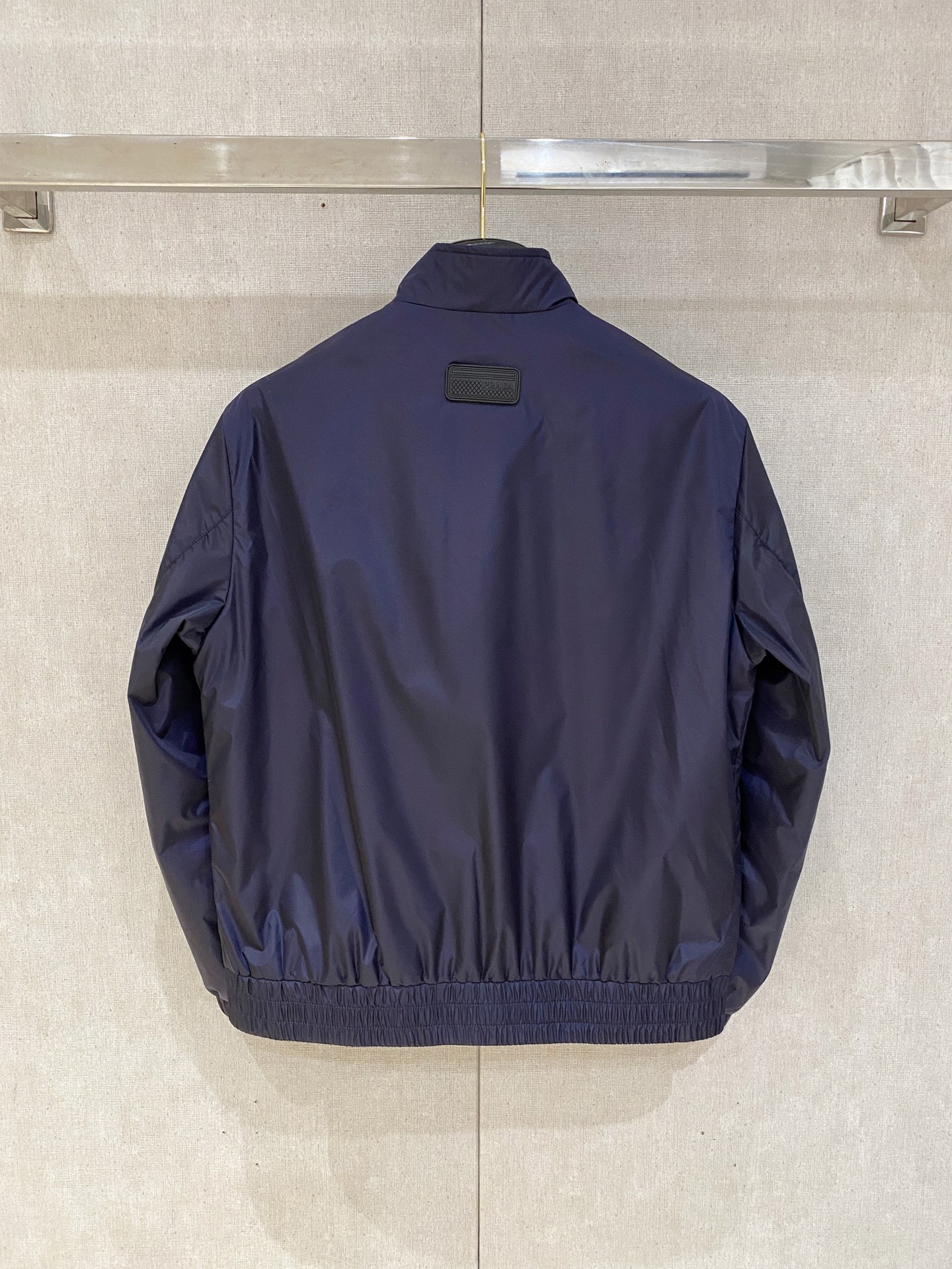 2025ss秋冬新款系列🆕P家休闲翻领夹克外套 🧥专柜同步发售 超高工艺的风衣外套 休闲时尚 进口记忆聚