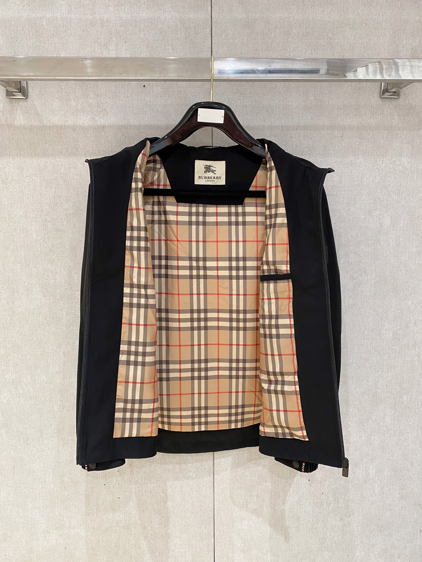 2025ss秋冬新款系列🆕战马家休闲连帽夹克外套 🧥专柜同步发售 超高工艺的风衣外套 休闲时尚 进口记忆