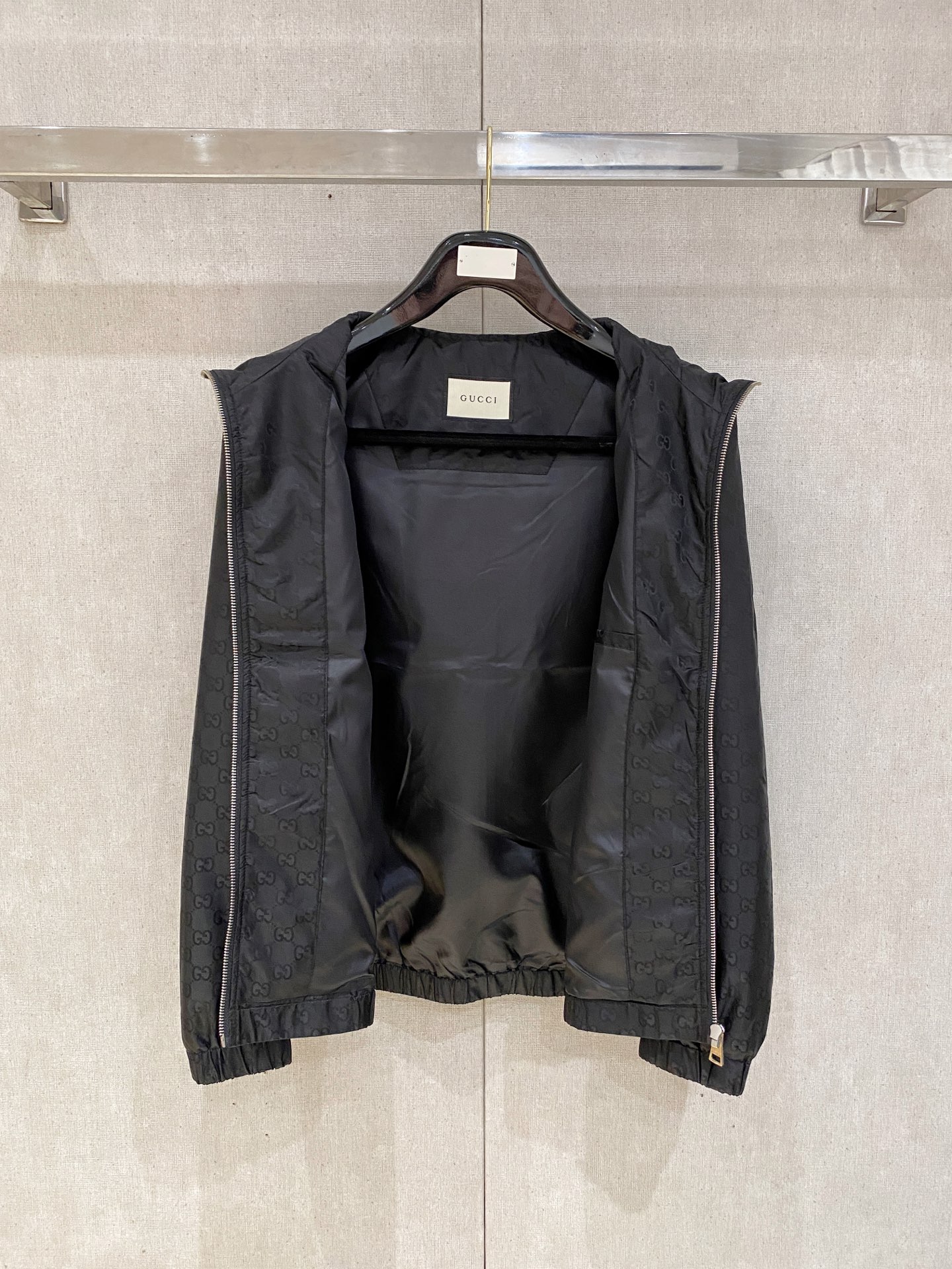 Luxury Men's Black Hooded Windbreaker Jacket with Brand Logo 6 i1755787541634 7751 0 4