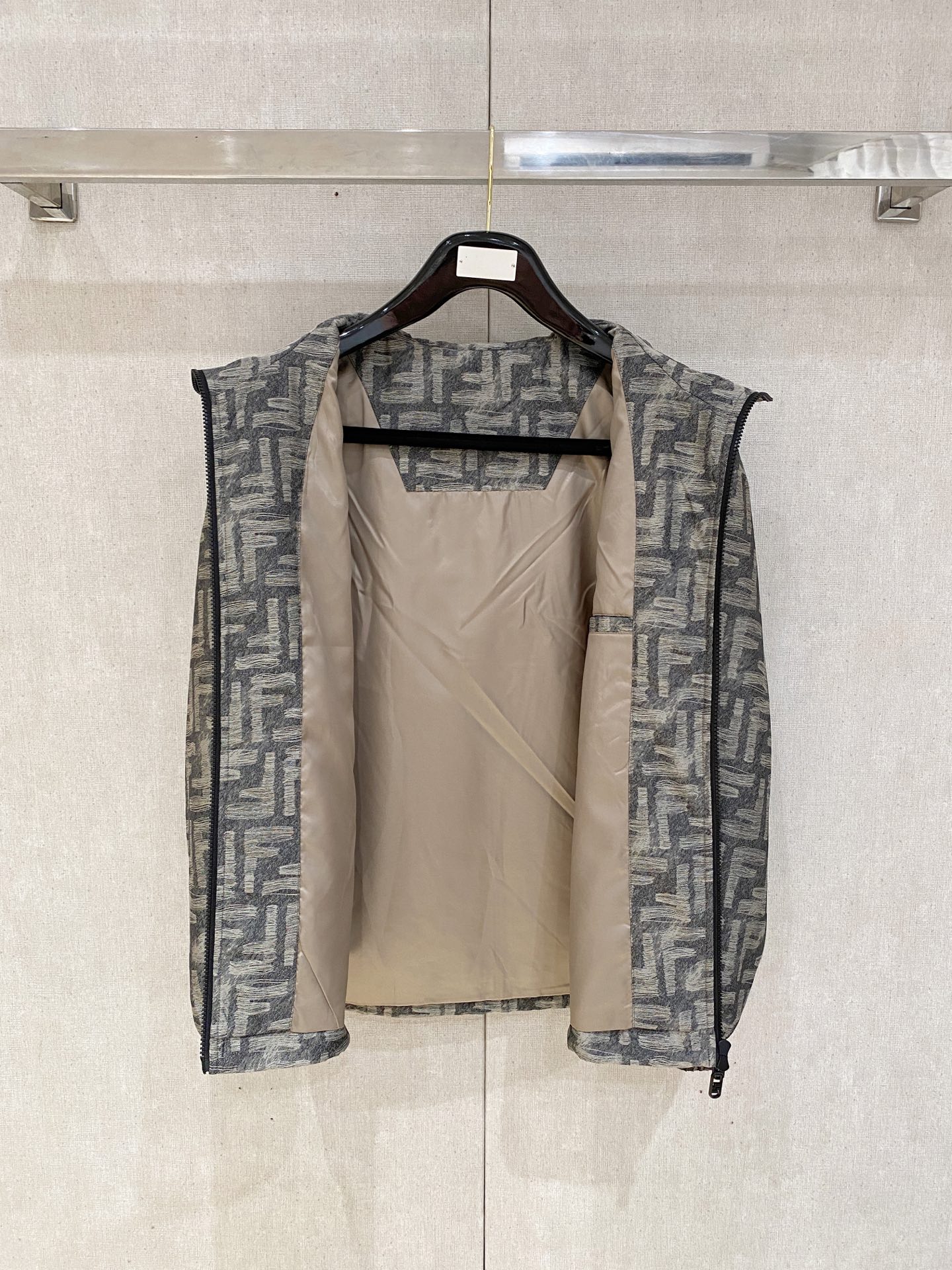 2025ss秋冬新款系列🆕F家休闲连帽夹克外套 🧥专柜同步发售 超高工艺的风衣外套 休闲时尚 精选进口高