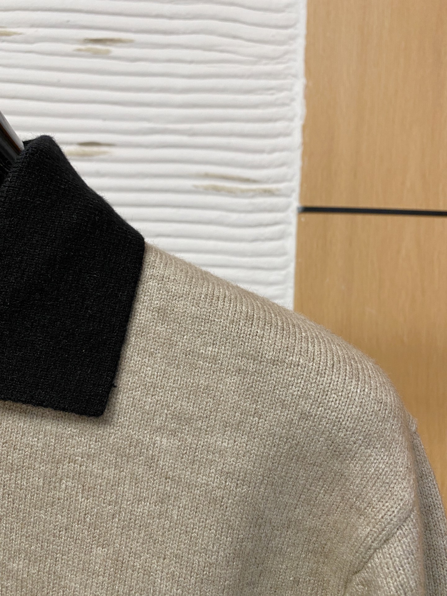 。其吨*高端100%美利奴羊毛 保暖更抗起球，秋冬新款高端羊毛套头针织毛衣，时尚刺绣图案提花时尚休闲织衫