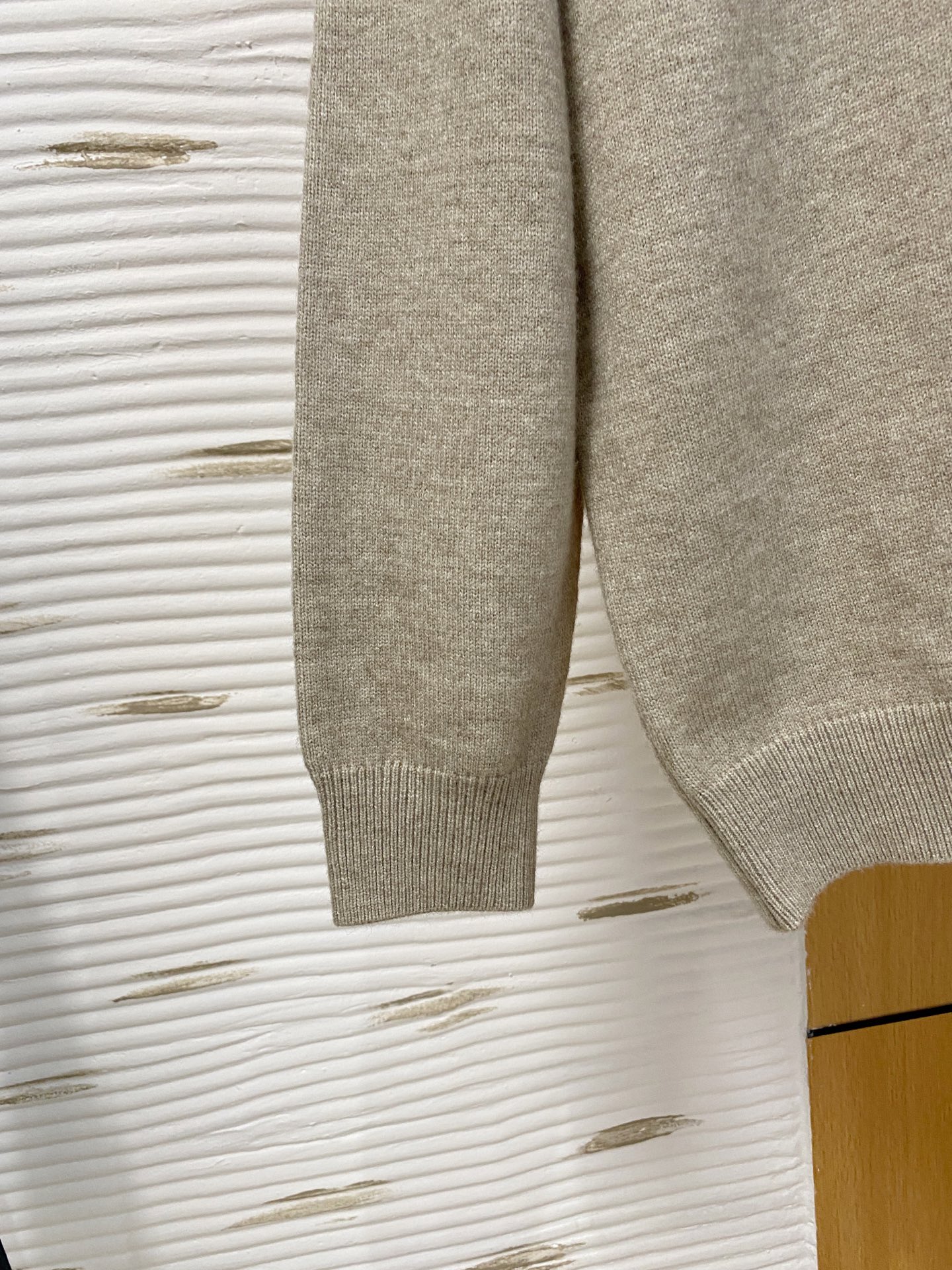 。其吨*高端100%美利奴羊毛 保暖更抗起球，秋冬新款高端羊毛套头针织毛衣，时尚刺绣图案提花时尚休闲织衫