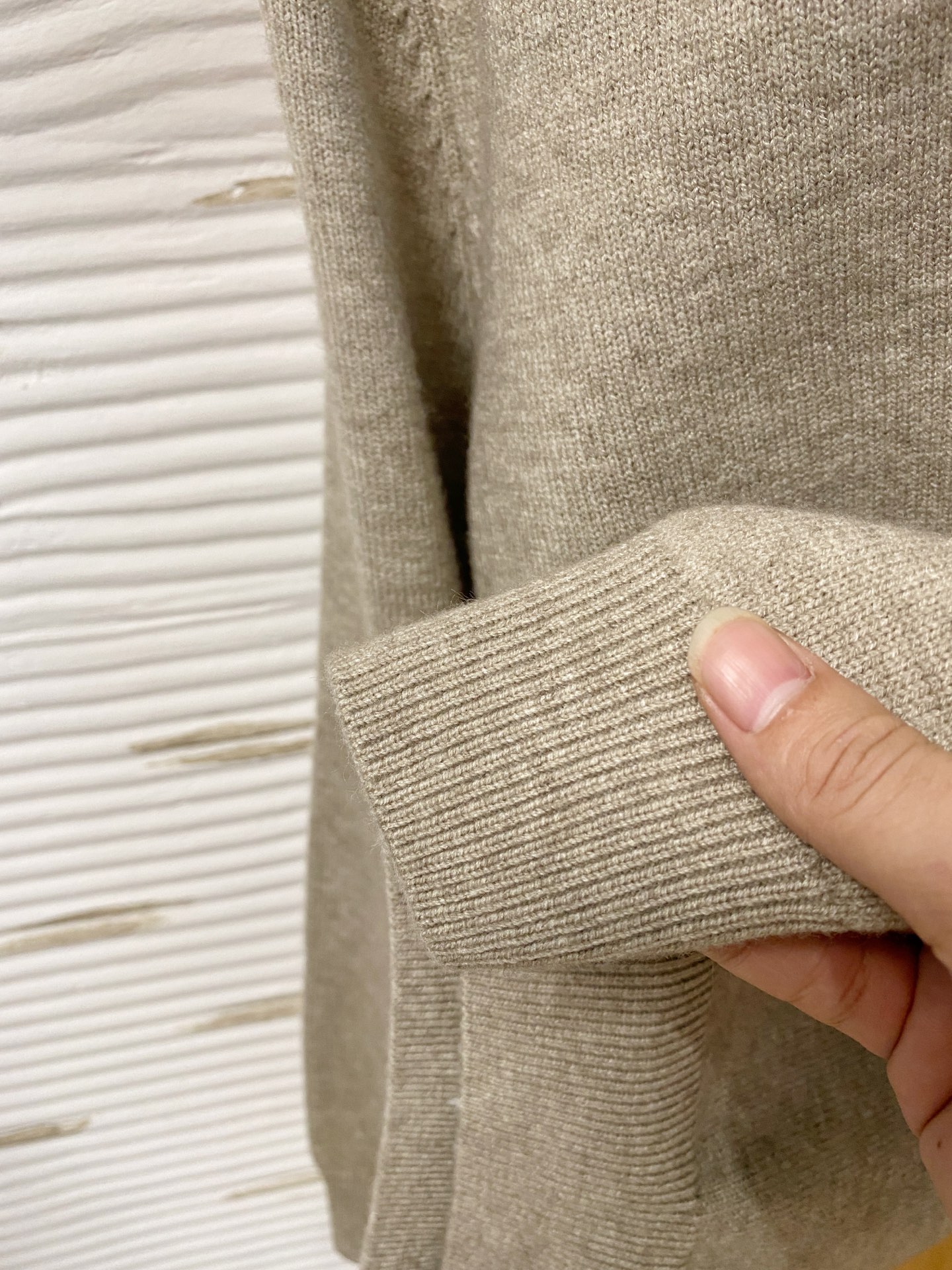 。其吨*高端100%美利奴羊毛 保暖更抗起球，秋冬新款高端羊毛套头针织毛衣，时尚刺绣图案提花时尚休闲织衫