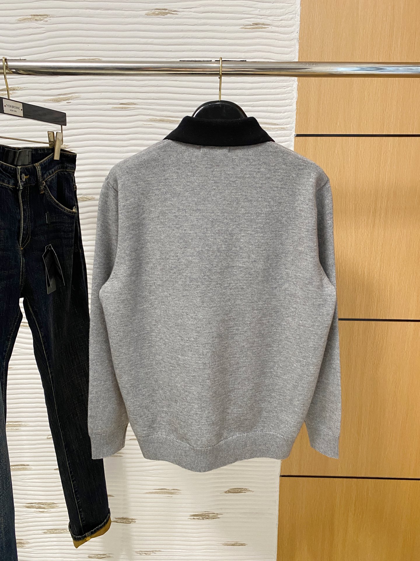 。其吨*高端100%美利奴羊毛 保暖更抗起球，秋冬新款高端羊毛套头针织毛衣，时尚刺绣图案提花时尚休闲织衫