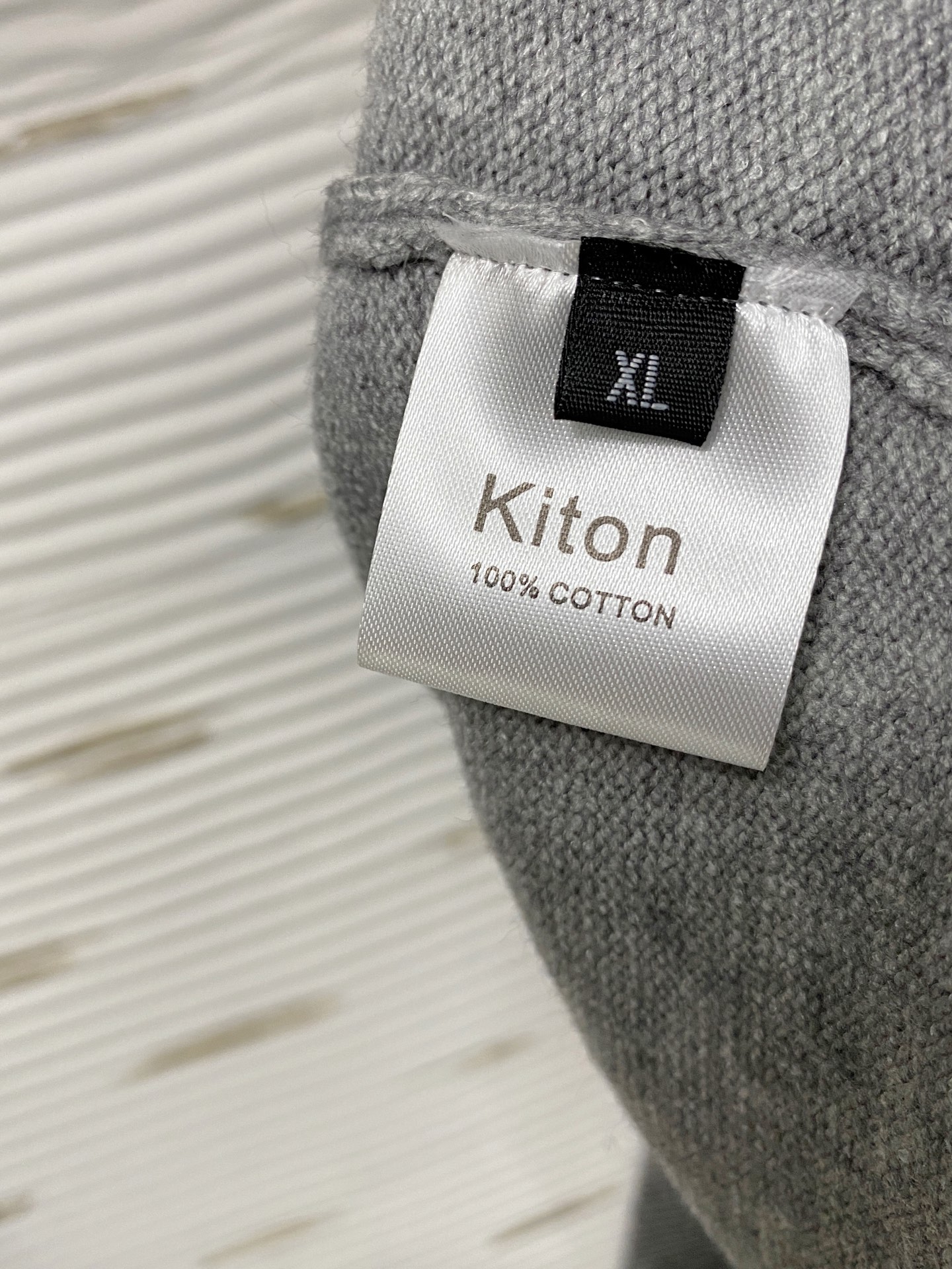 。其吨*高端100%美利奴羊毛 保暖更抗起球，秋冬新款高端羊毛套头针织毛衣，时尚刺绣图案提花时尚休闲织衫