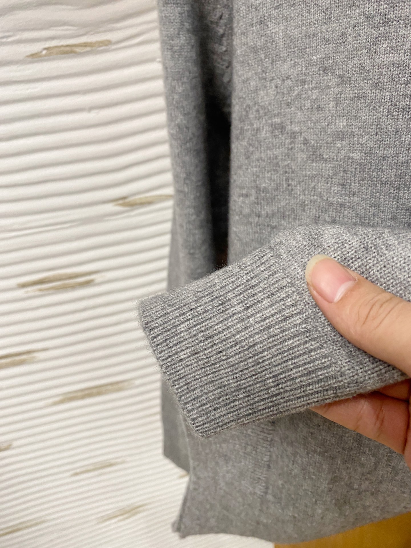 。其吨*高端100%美利奴羊毛 保暖更抗起球，秋冬新款高端羊毛套头针织毛衣，时尚刺绣图案提花时尚休闲织衫