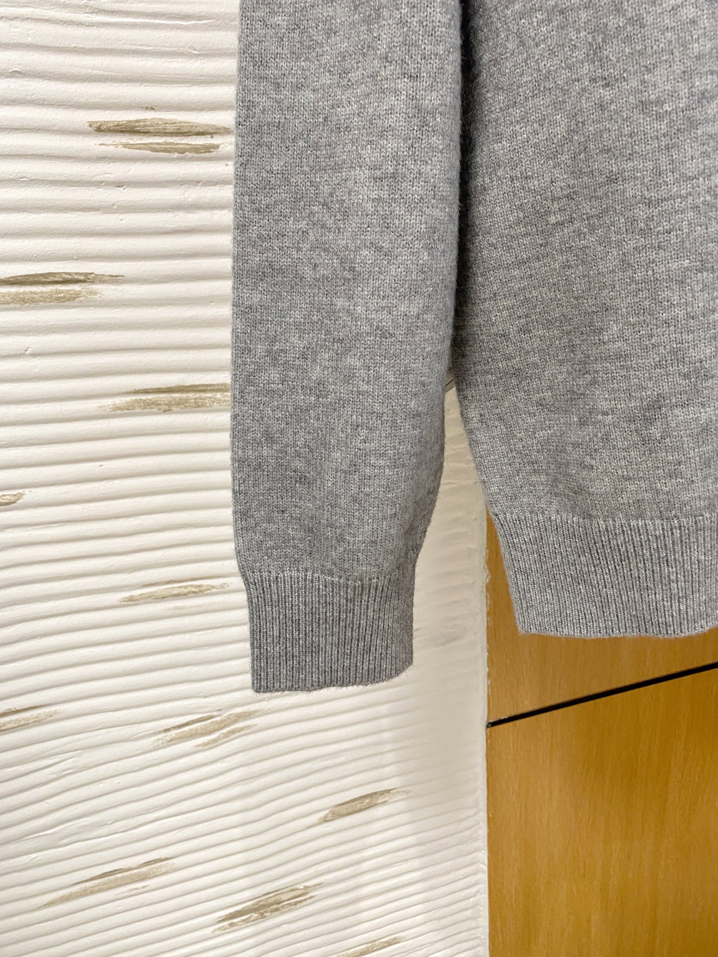 。其吨*高端100%美利奴羊毛 保暖更抗起球，秋冬新款高端羊毛套头针织毛衣，时尚刺绣图案提花时尚休闲织衫