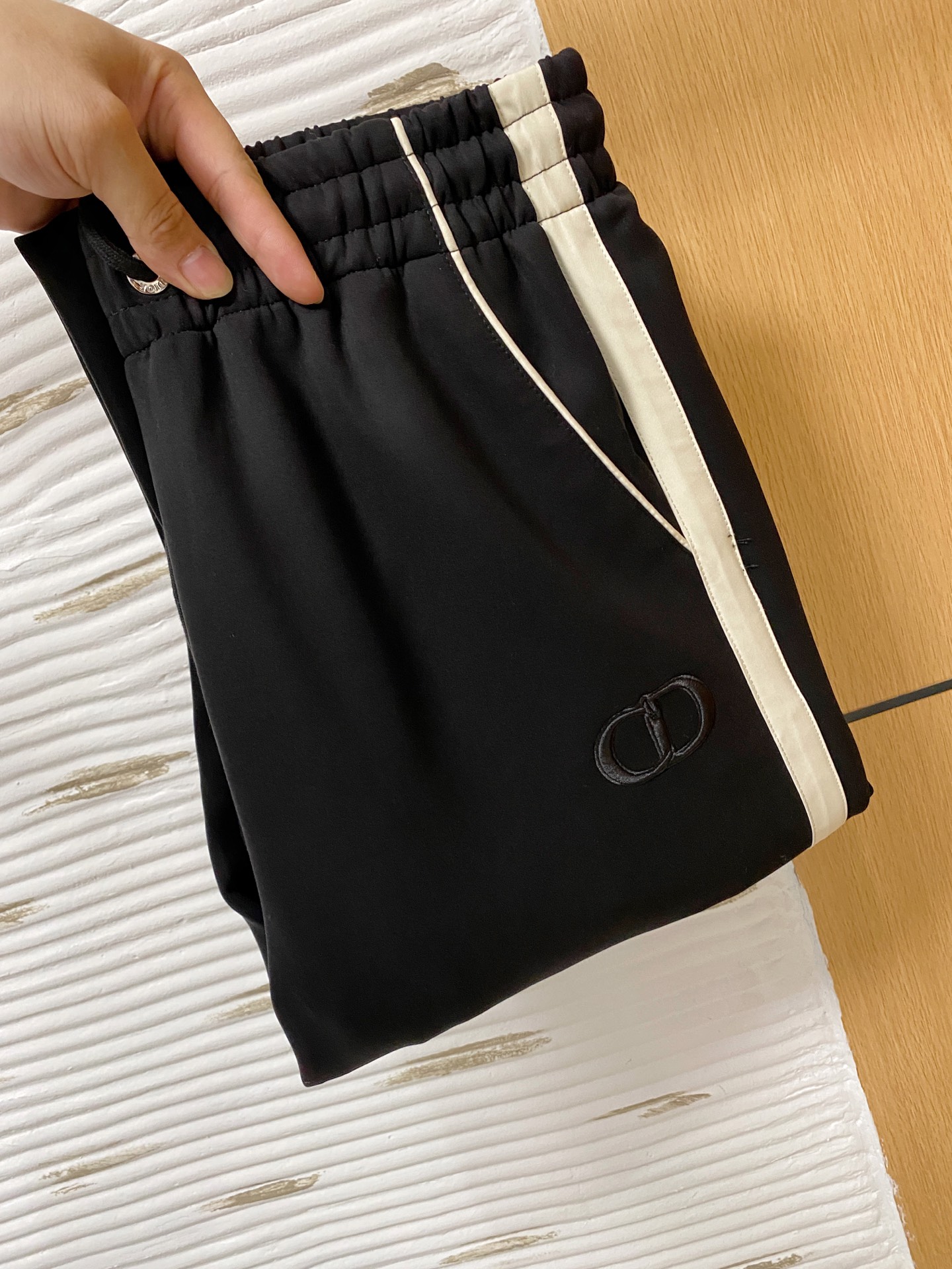  
迪奥  2025ss秋冬新品 男士精品休闲裤顶级面料休闲裤，最新款上身版型无敌正!绝对可以闭眼收的一