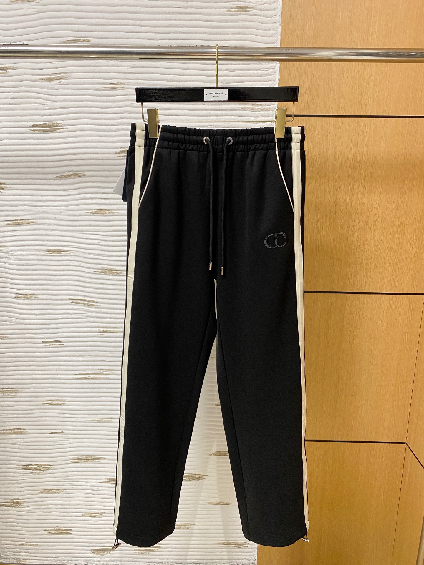  
迪奥  2025ss秋冬新品 男士精品休闲裤顶级面料休闲裤，最新款上身版型无敌正!绝对可以闭眼收的一