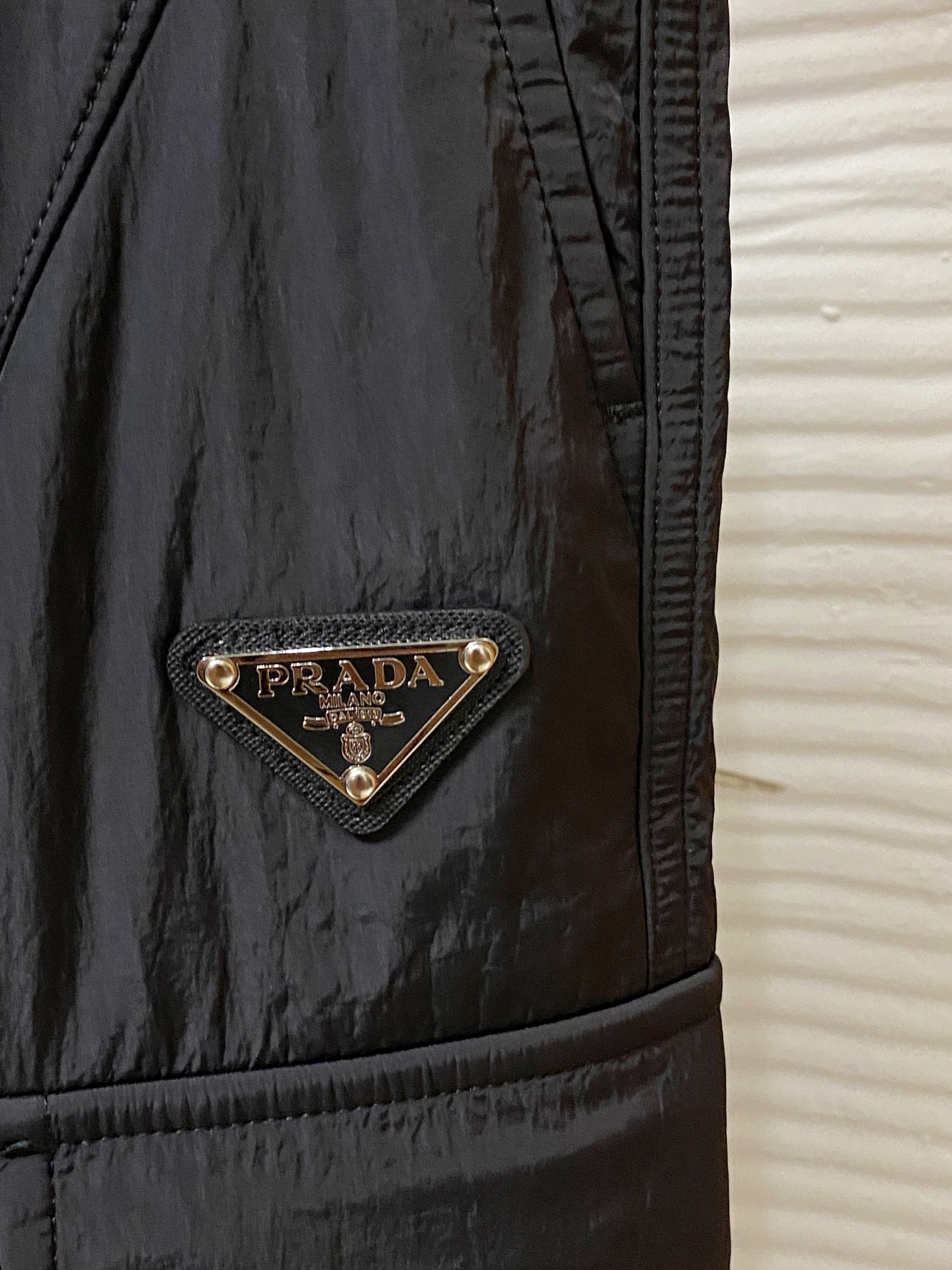  
普拉达 2025ss秋冬新品 男士精品休闲裤顶级面料休闲裤，最新款上身版型无敌正!绝对可以闭眼收的一