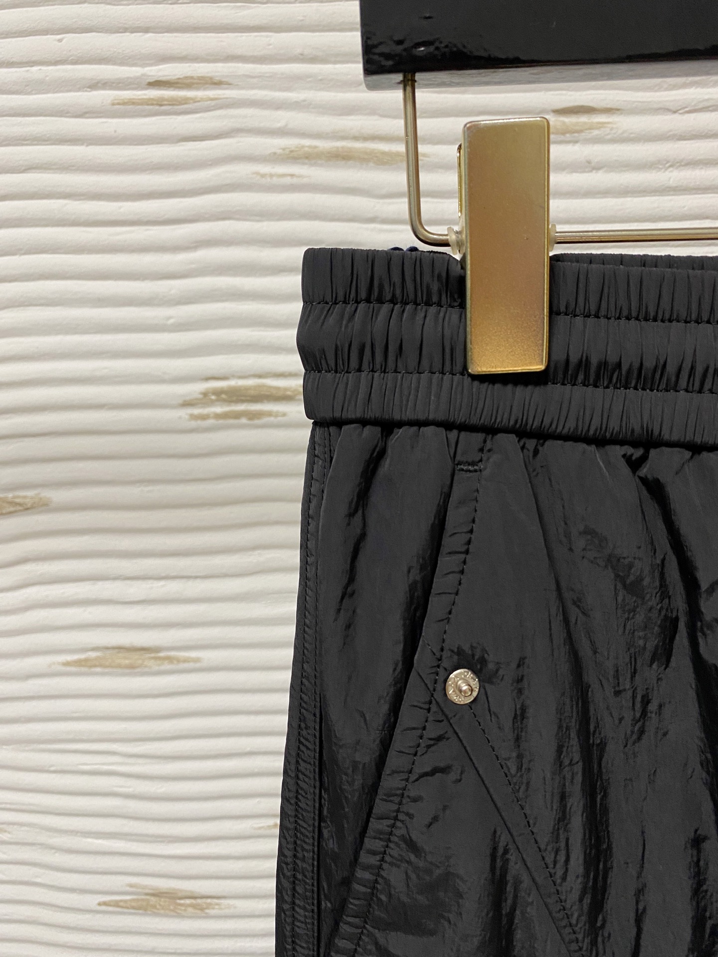  
普拉达 2025ss秋冬新品 男士精品休闲裤顶级面料休闲裤，最新款上身版型无敌正!绝对可以闭眼收的一