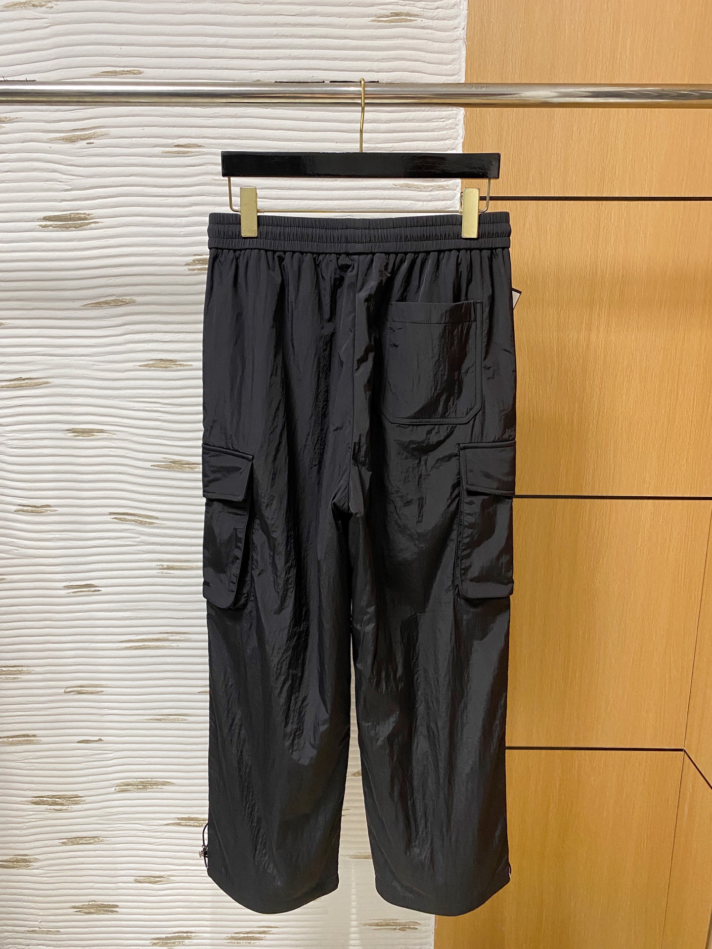  
普拉达 2025ss秋冬新品 男士精品休闲裤顶级面料休闲裤，最新款上身版型无敌正!绝对可以闭眼收的一