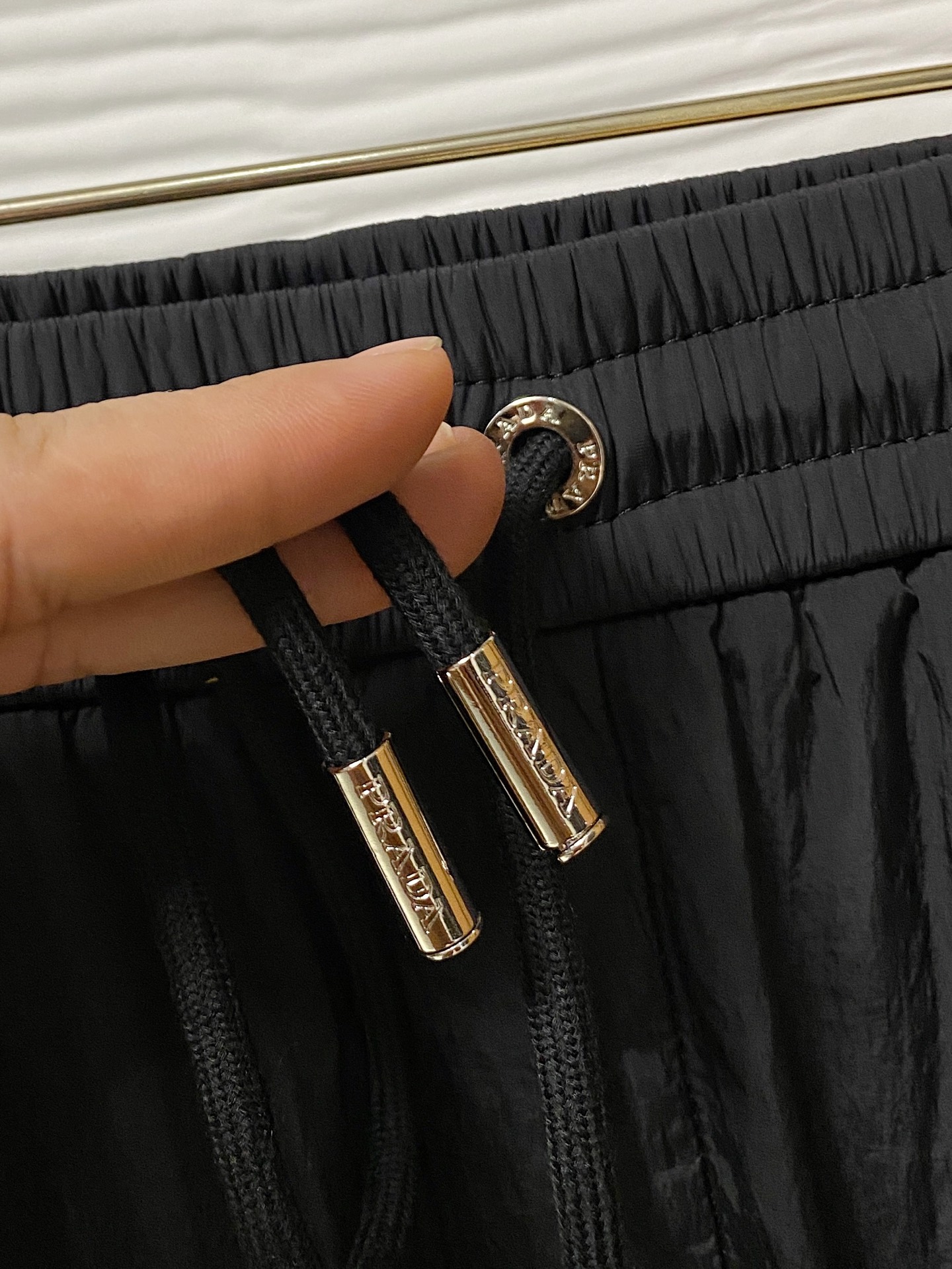  
普拉达 2025ss秋冬新品 男士精品休闲裤顶级面料休闲裤，最新款上身版型无敌正!绝对可以闭眼收的一