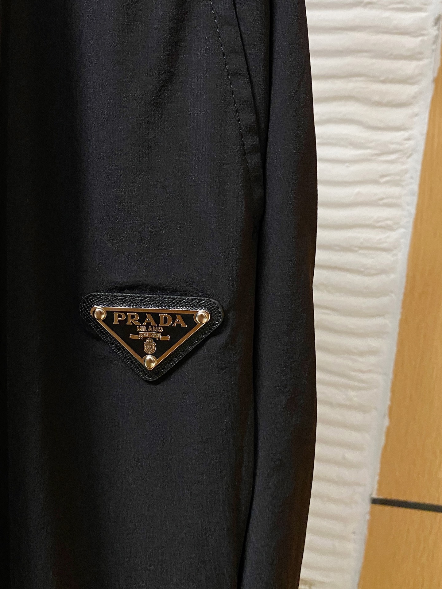  
普拉达 2025ss秋冬新品 男士精品休闲裤顶级面料休闲裤，最新款上身版型无敌正!绝对可以闭眼收的一