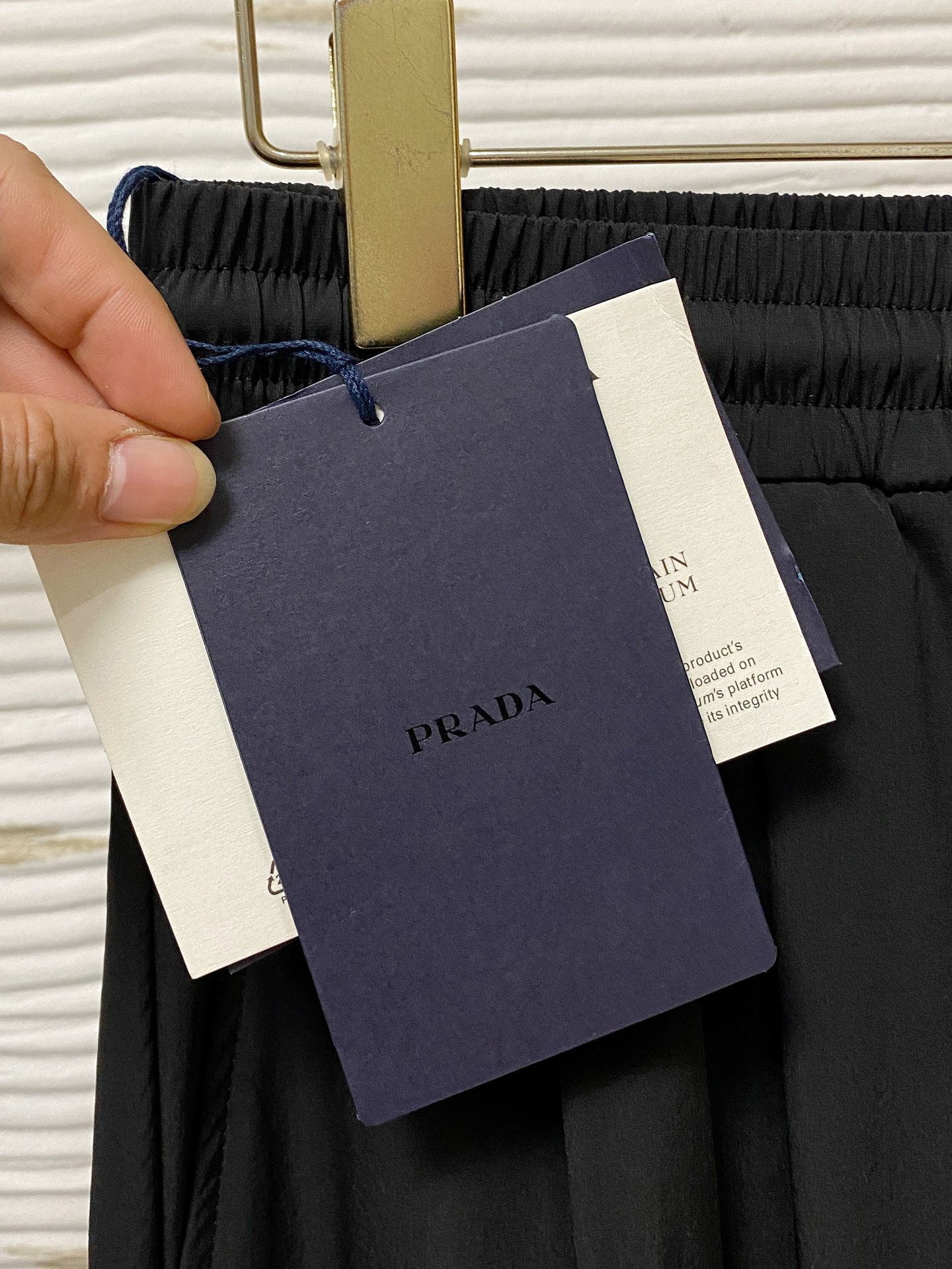  
普拉达 2025ss秋冬新品 男士精品休闲裤顶级面料休闲裤，最新款上身版型无敌正!绝对可以闭眼收的一