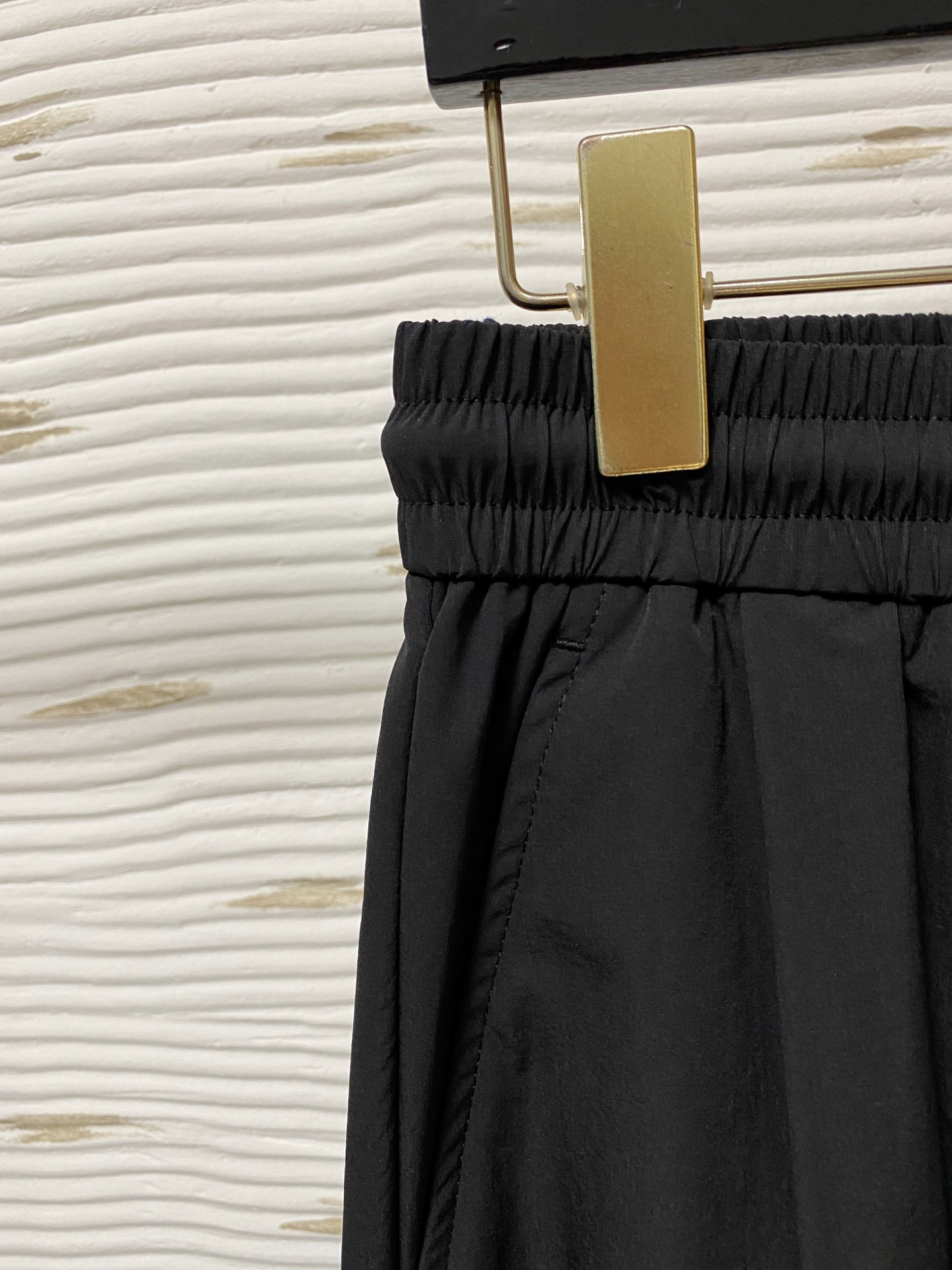  
普拉达 2025ss秋冬新品 男士精品休闲裤顶级面料休闲裤，最新款上身版型无敌正!绝对可以闭眼收的一