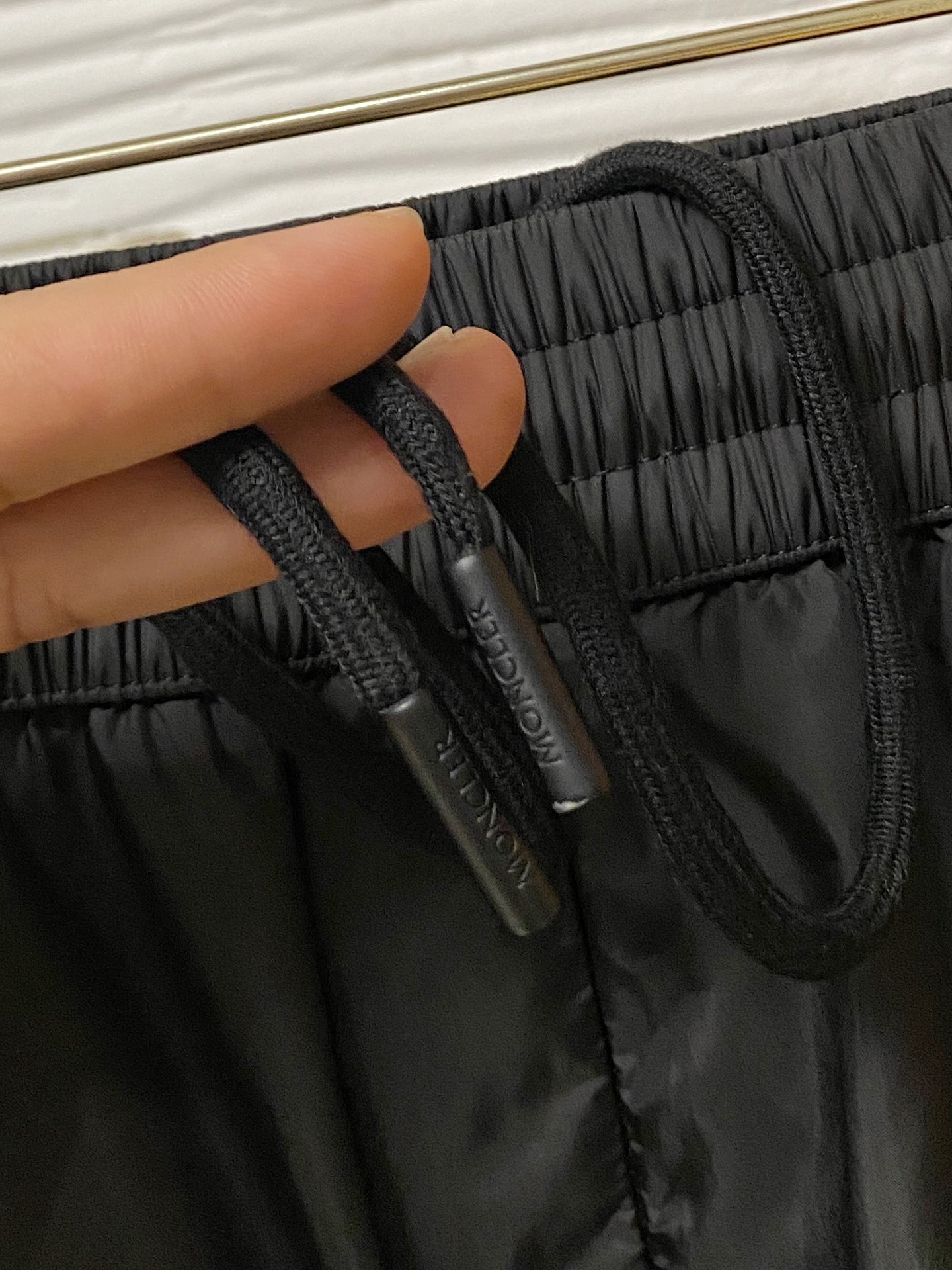  
蒙口 2025ss秋冬新品 男士精品休闲裤顶级面料休闲裤，最新款上身版型无敌正!绝对可以闭眼收的一款