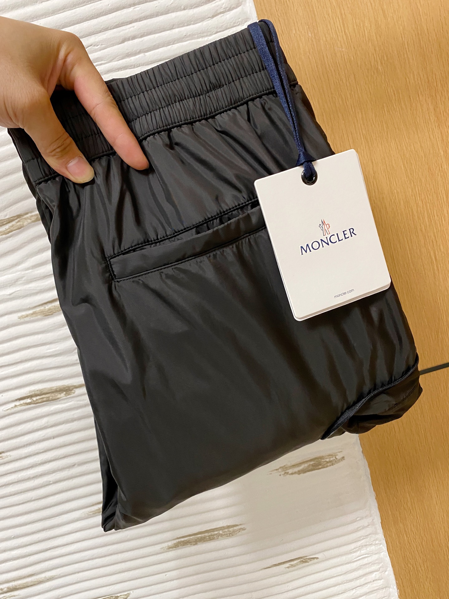  
蒙口 2025ss秋冬新品 男士精品休闲裤顶级面料休闲裤，最新款上身版型无敌正!绝对可以闭眼收的一款