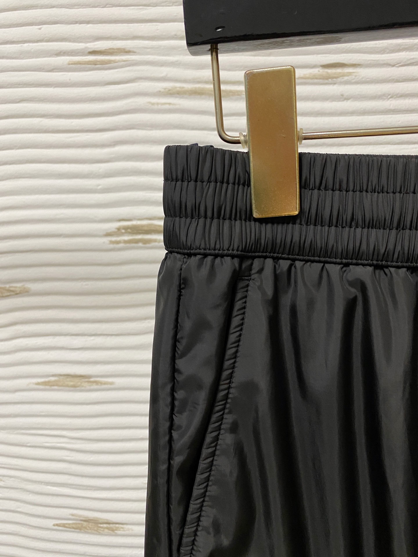  
蒙口 2025ss秋冬新品 男士精品休闲裤顶级面料休闲裤，最新款上身版型无敌正!绝对可以闭眼收的一款