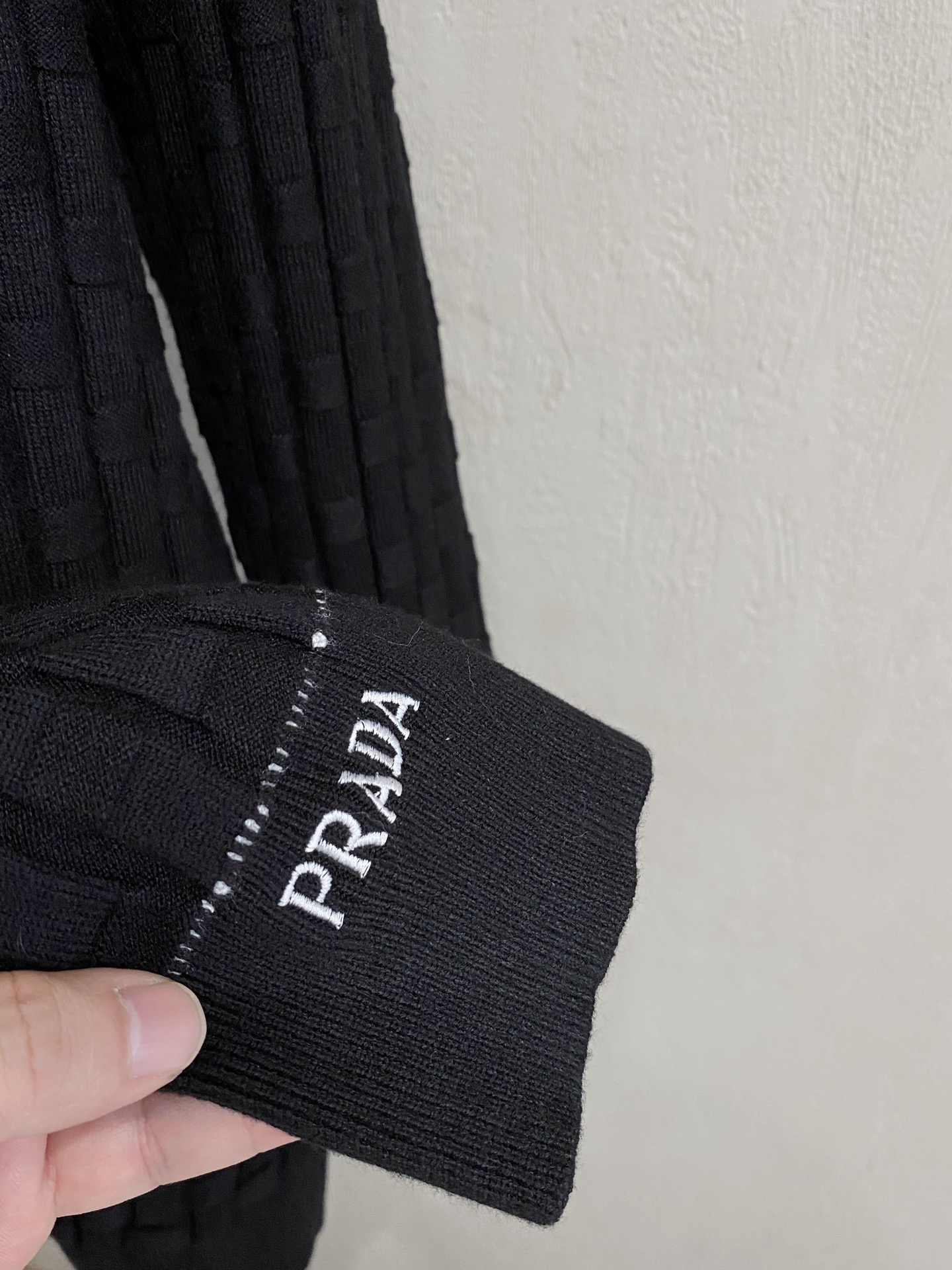 Prada Women's Wool Knit Sweater - Luxurious, Imported, Fine Knit, Unisex 8 i1755797653415 4980 0 6