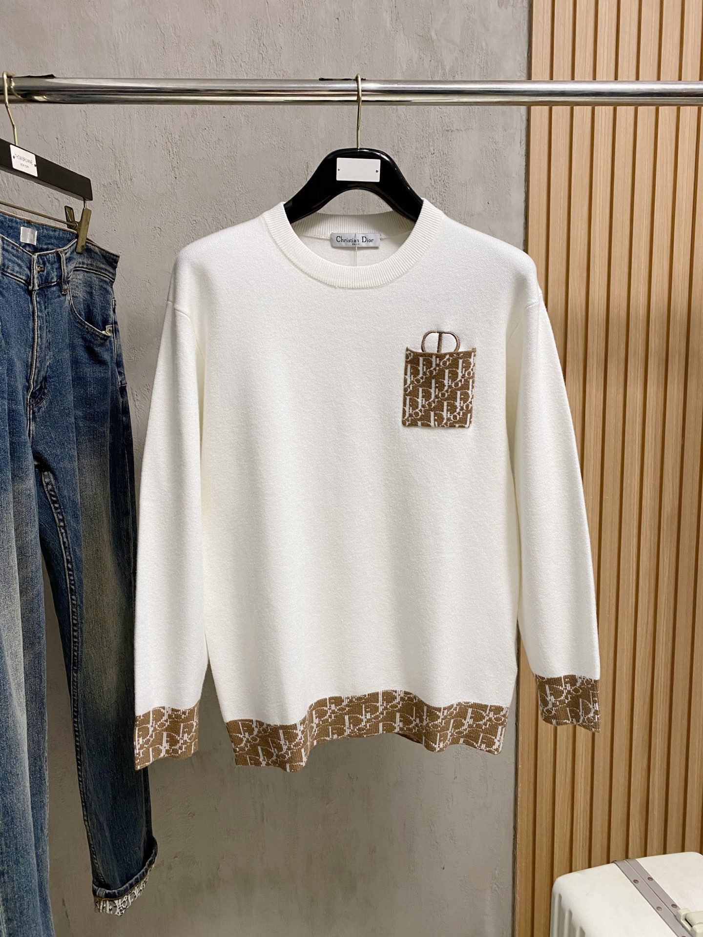 NO:517115,Dior 25ss autumn and winter [new product] sweaters are exclusively available for tough products, imported original technology wool worsted!  Fine knitting is integrated, and the color mixed weaving is purely handmade. It is of high grade, highlighting the taste and luxury of clothing. It is exquisite in craftsmanship!  Customized original craft thread upper body is so handsome, purchasing level counters with the same model as men and women. Number of codes M-3XL, dior, sweaters, alexander wang19860909迪奥25ss秋冬【新品】毛衣专供狠货,进口原版科技羊毛精纺！精细针织一体,色彩混织纯手工技艺呈现 档次极高,凸显衣着品味与奢华 工艺精湛！定制原版工艺螺纹上身帅到爆,代购级别专柜男女同款 码数M-3XL,,dior,sweaters,alexander wang,Men's clothing